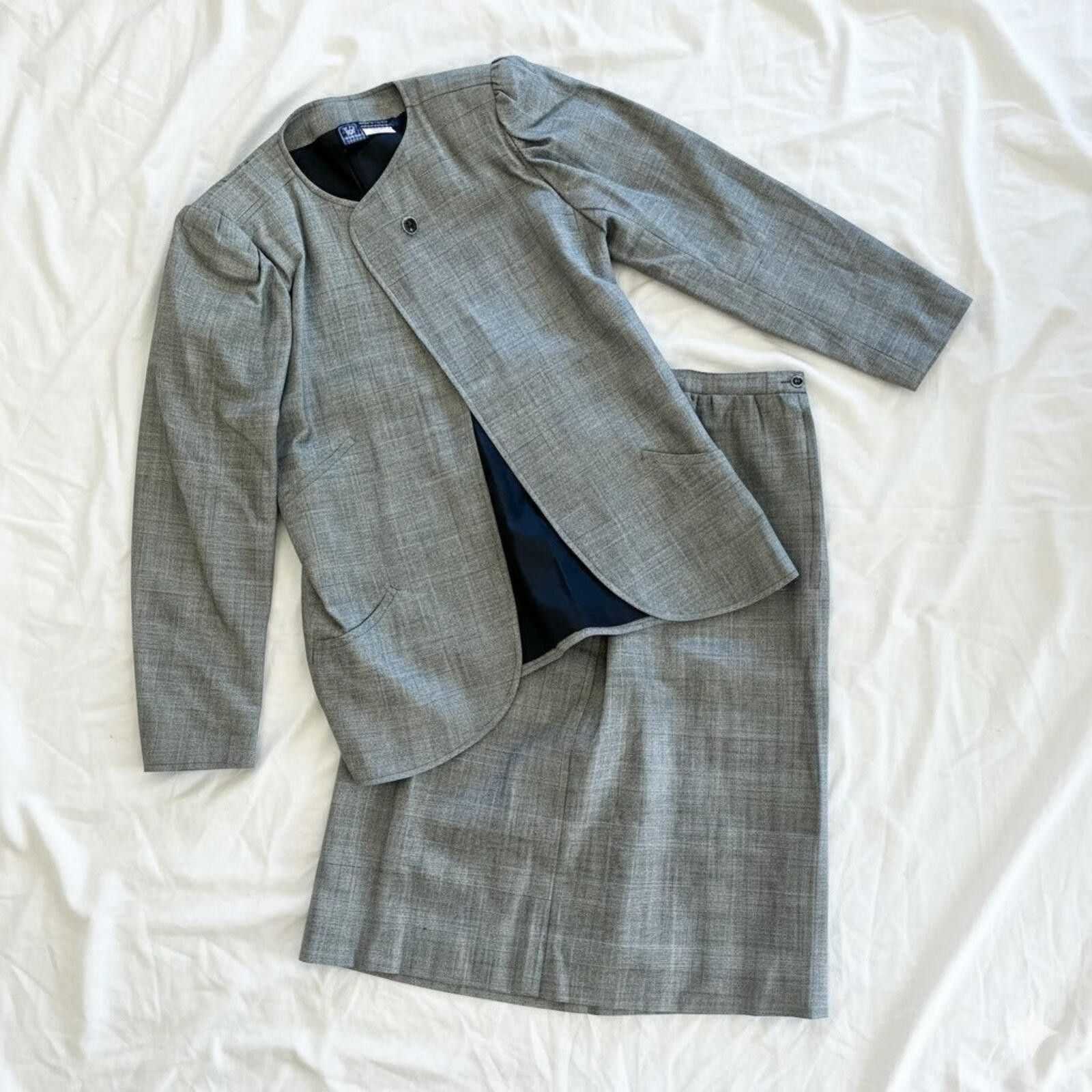 Emanuel Ungaro Emanuel Ungaro Gray Stripe Blazer Skirt Set Womens 6 Size M / US 6-8 / IT 42-44 - 1 Thumbnail