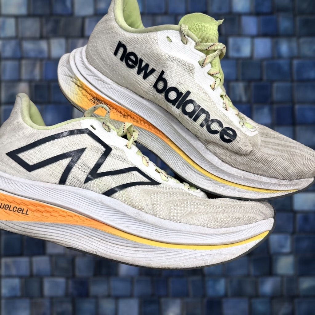 New Balance New Balance FuelCell SuperComp Trainer V2 Mens 7 White WRCXCA3 STAINS Sneaker Size US 7 / EU 40 - 1 Thumbnail
