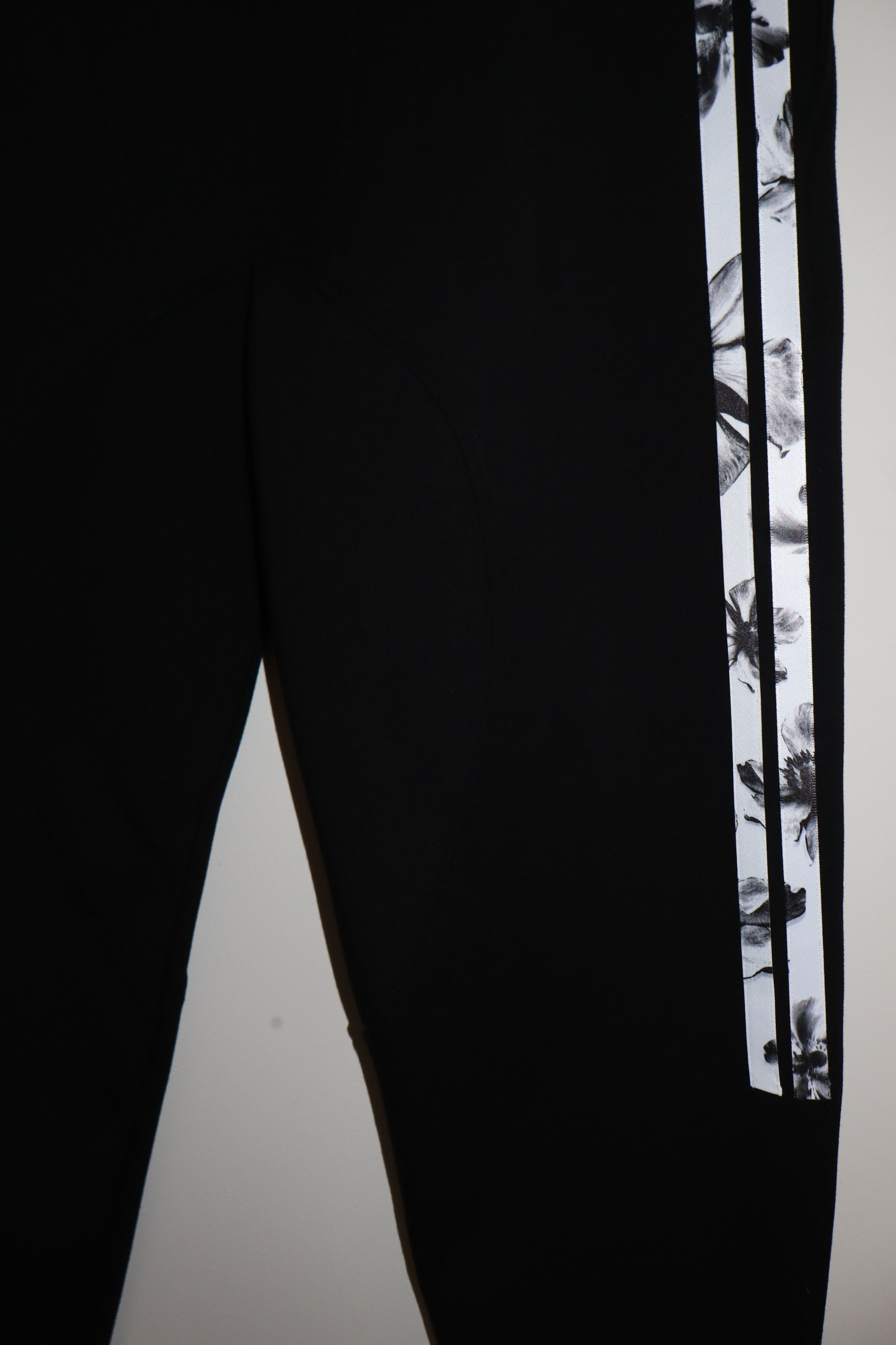 Neil Barrett Floral lateral band neoprene sweatpants Size US 38 / EU 54 - 8 Thumbnail