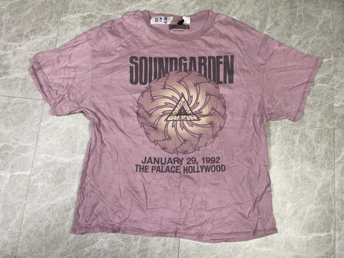 Band Tees Soundgarden band tee size L big logo Size US L / EU 52-54 / 3 - 1 Thumbnail