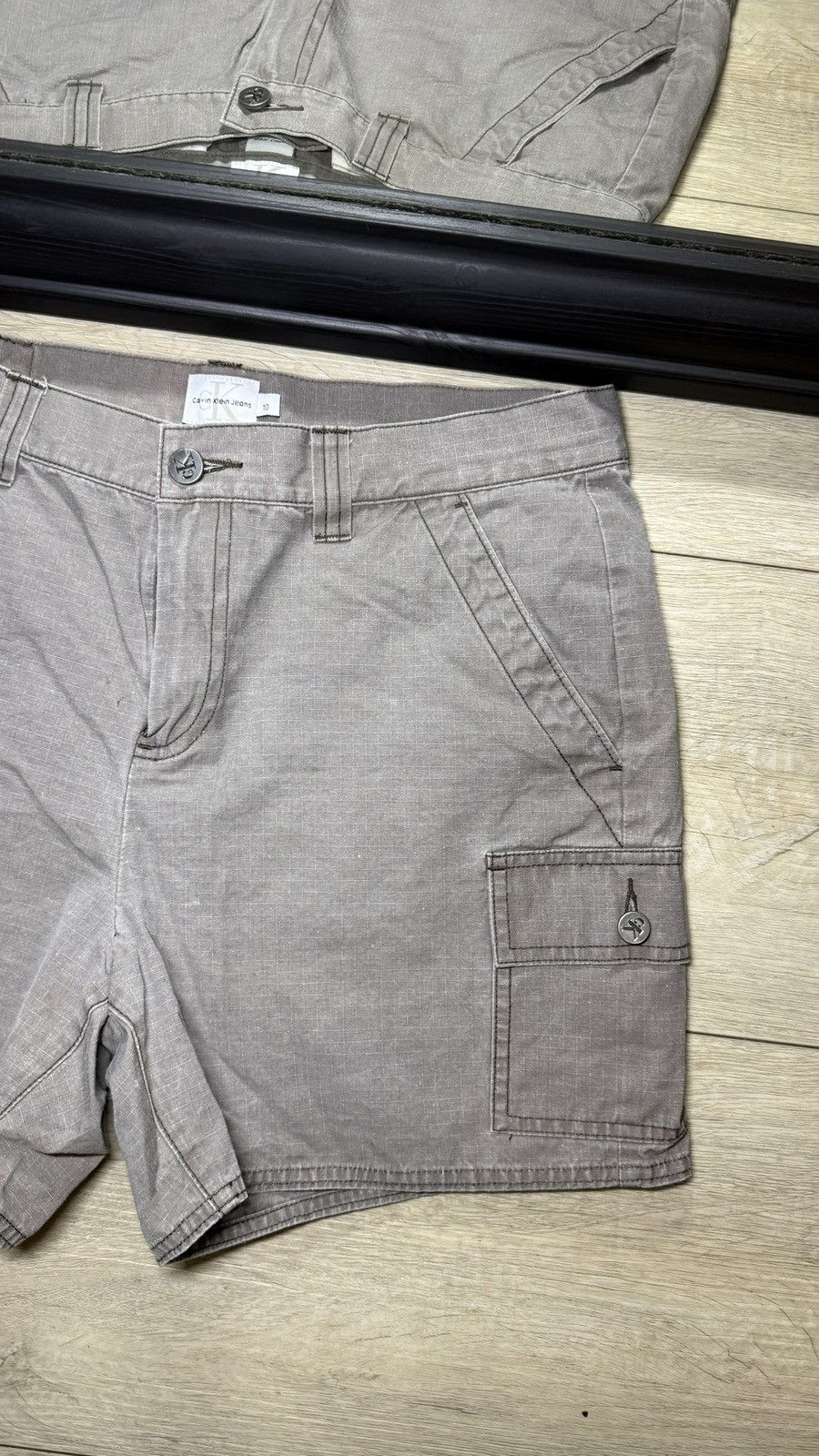Calvin Klein Y2K 2000s Women’s Calvin Klein Union Lightweight Cargo Short Size 32" / US 10 / IT 46 - 3 Thumbnail