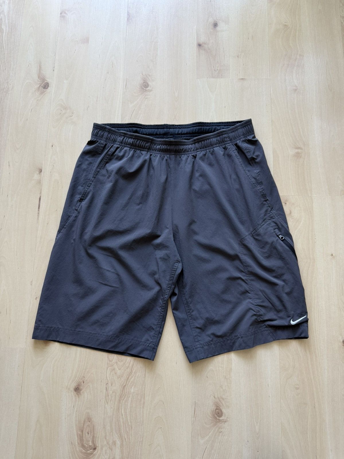Nike Nike swoosh vintage track cargo shorts size L Size US 34 / EU 50 - 1 Thumbnail