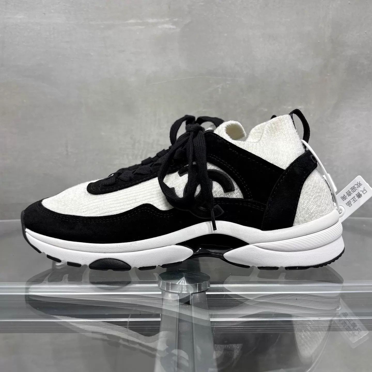 Chanel Chanel CC Black & White Casual Sneakers 38 Size US 7.5 / IT 37.5 - 3 Thumbnail