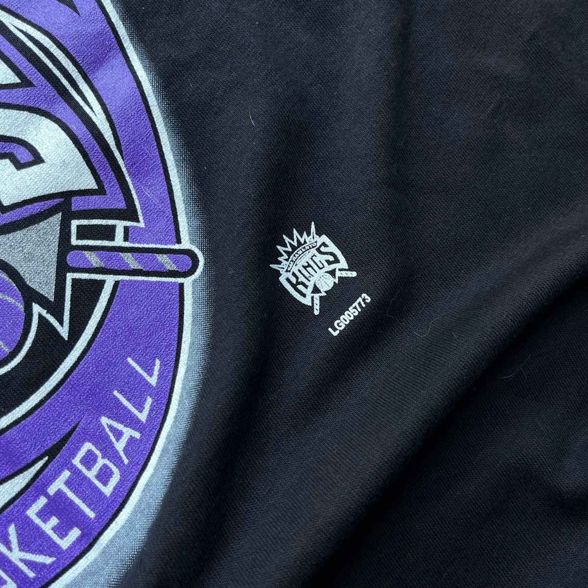NBA × Vintage sacramento kings NBA touch of gold 90s vintage black tshirt Size US L / EU 52-54 / 3 - 3 Thumbnail