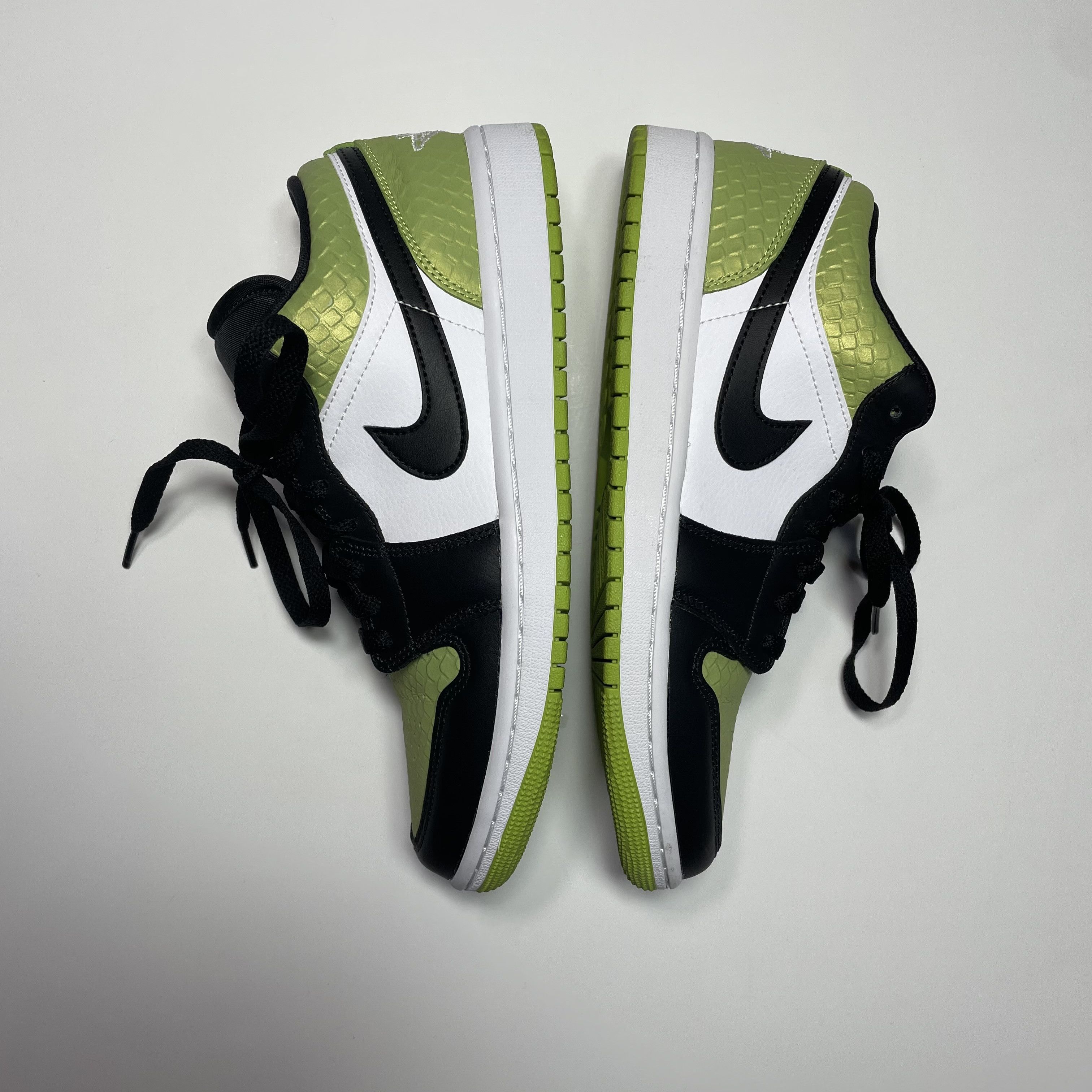 Nike Air Jordan Low SE vivid green snakeskin