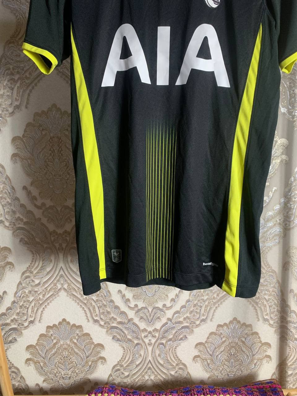 Under Armour VERY RARE UNDER ARMOUR FC TOTTENHAM HOTSPUR SOCCER JERSEY Size US S / EU 44-46 / 1 - 4 Thumbnail