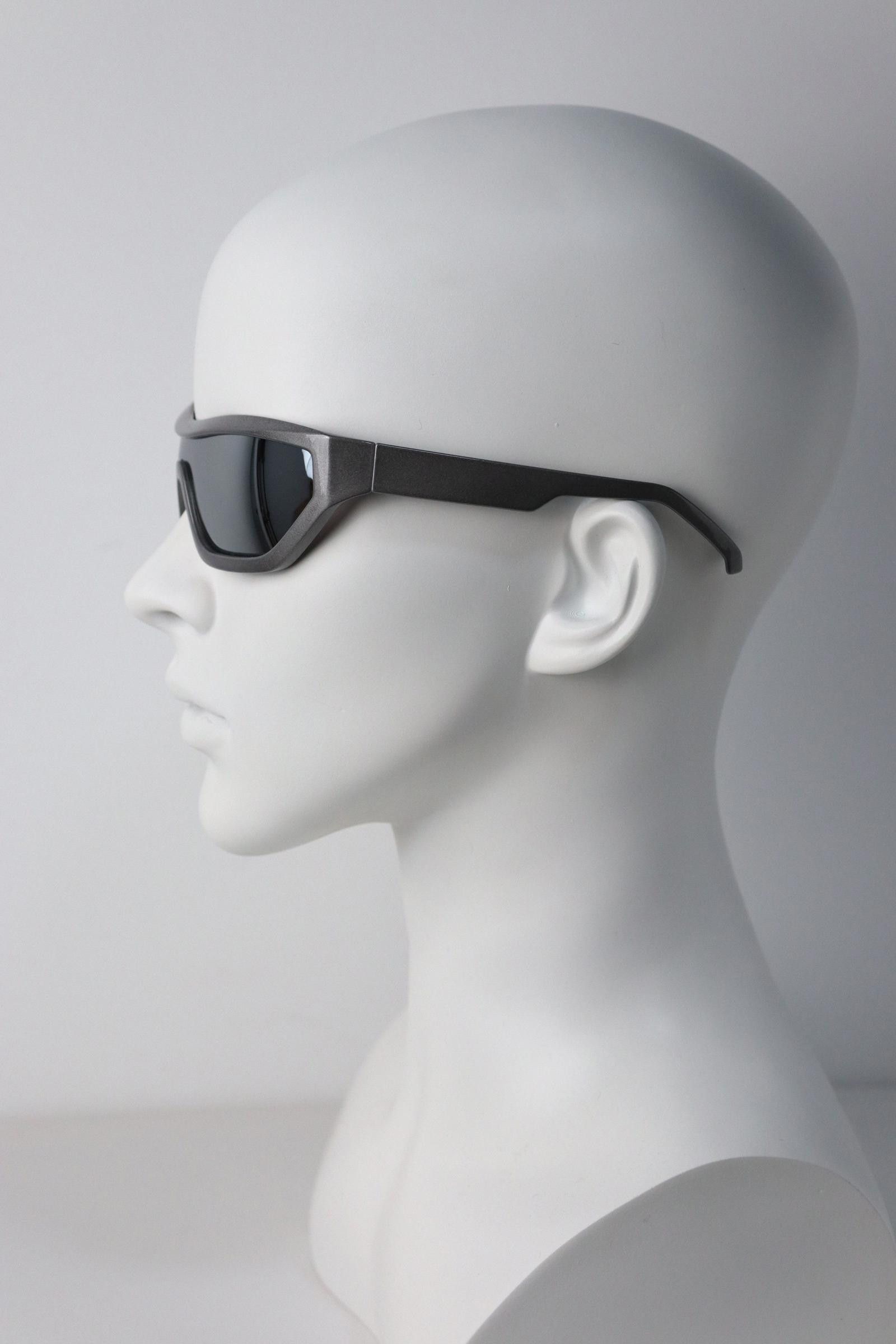 Japanese Brand Y2k Avant Garde Futuristic Rectangle Silver Sunglasses OS Size ONE SIZE - 3 Thumbnail