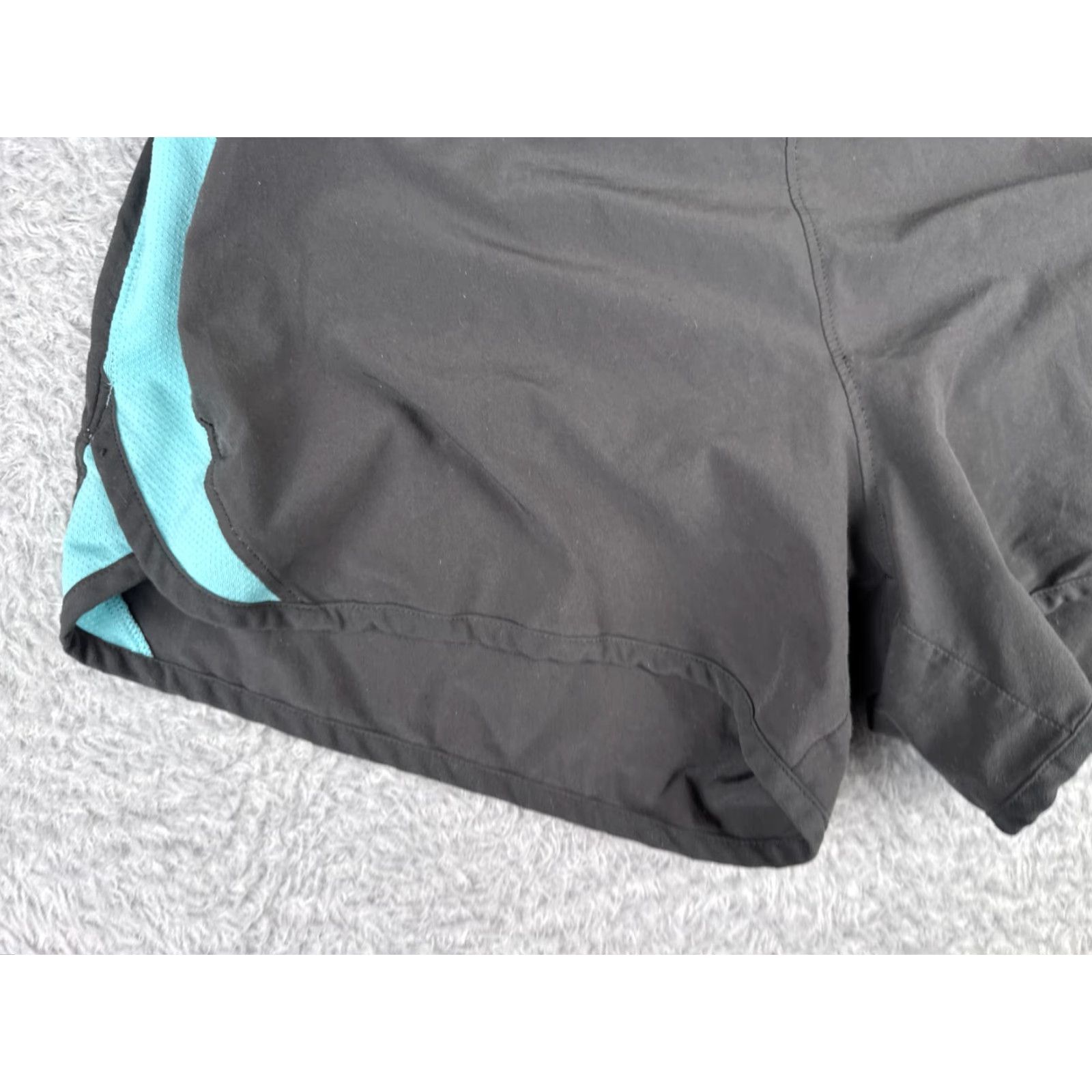 The North Face VINTAGE: The North Face Shorts Women Small Gray Teal Lined Polyester Blend Run Running Size 28" / US 6 / IT 42 - 5 Thumbnail