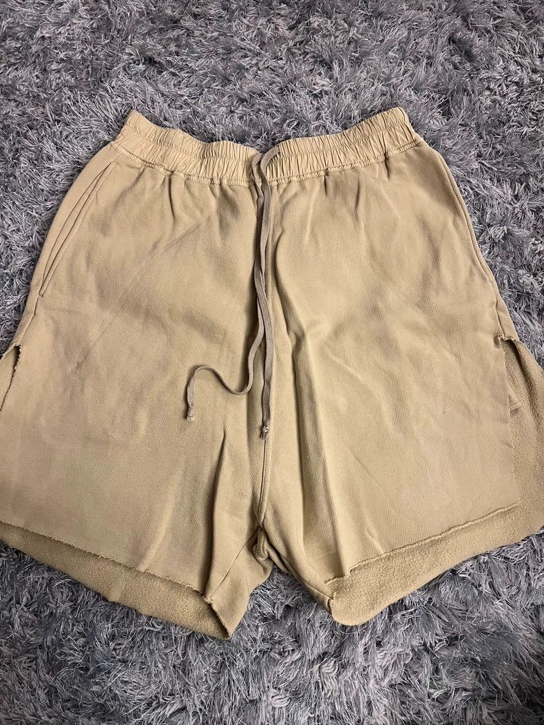 Rick Owens Rick Owens size m Ivory shorts Size US 28 / EU 44 - 2 Thumbnail