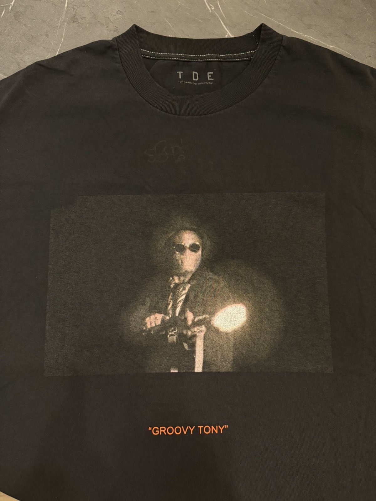 Top Dawg Entertainment 2016 Signed Groovy Tony Schoolboy Q Shirt Size US L / EU 52-54 / 3 - 1 Thumbnail