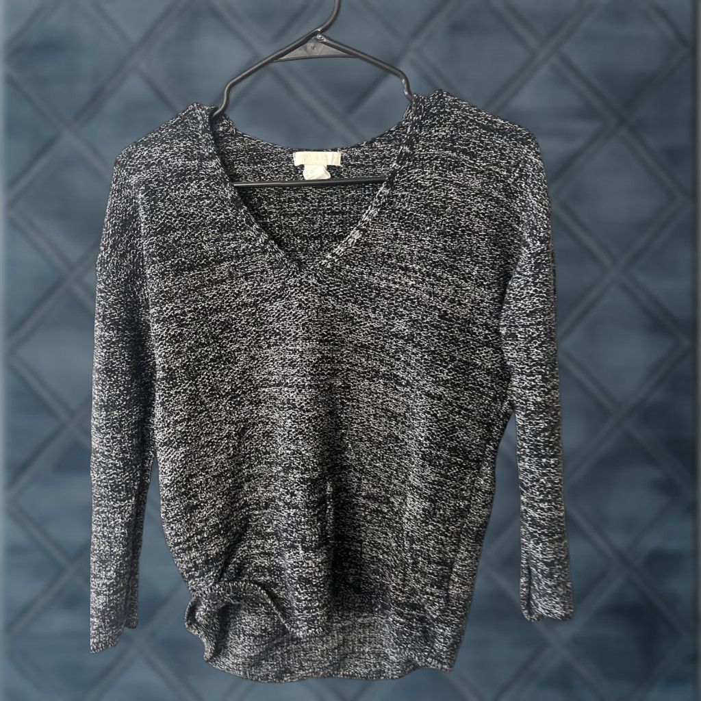 H&M H&M Conscious Sweater XS Pullover Black White Knit V-Neck Long Sleeve Regular Women, Colorful, Stretch, Knit, Fall, Spring, Winter, 12/0 Size XS / US 0-2 / IT 36-38 - 1 Thumbnail