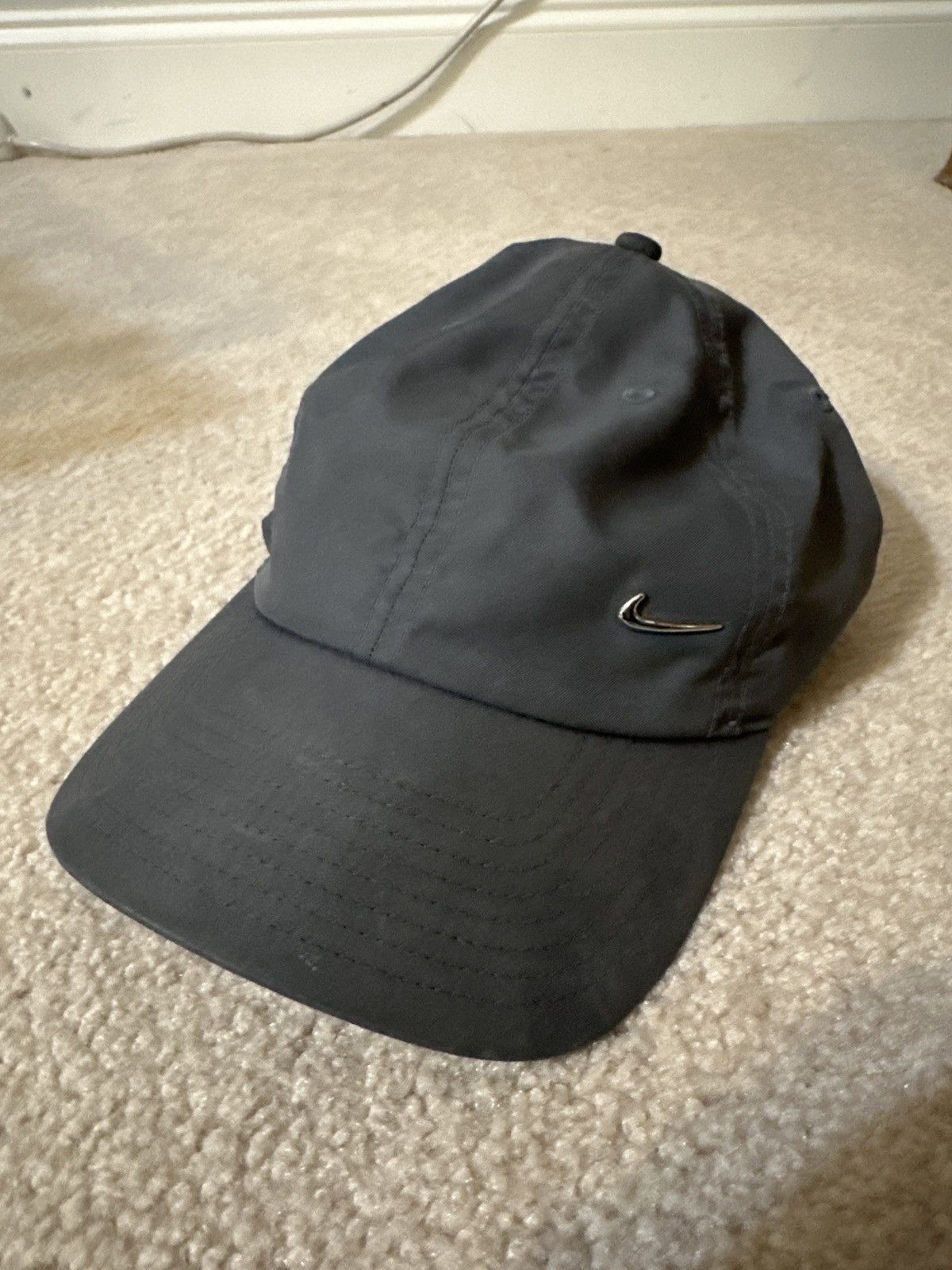 Nike Grey Nike metallic swoosh hat Size ONE SIZE - 1 Thumbnail