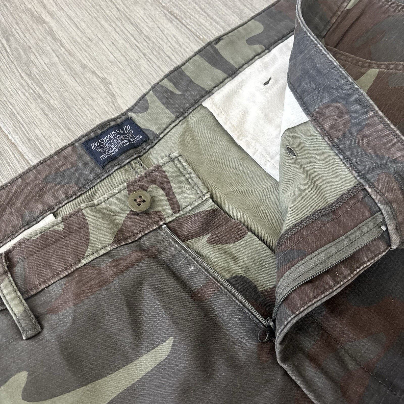 Levi's Levi’s Carrier Cargo Camo 9” Shorts Men’s 42 Dark Phalarope Size US 42 / EU 58 - 3 Thumbnail