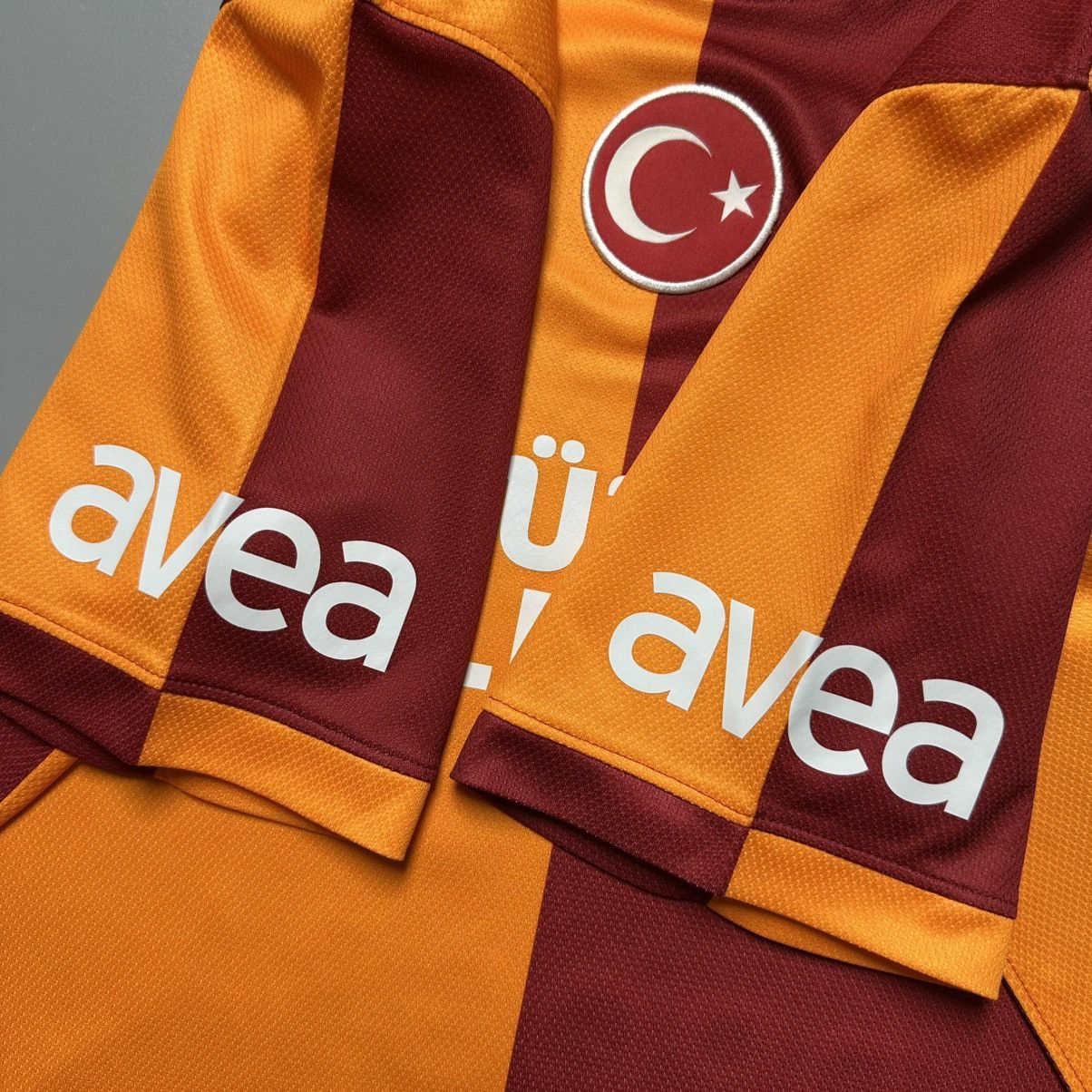 Nike GALATASARAY NIKE 2013/2014 FOOTBALL HOME JERSEY #11 DROGBA Size US M / EU 48-50 / 2 - 8 Thumbnail