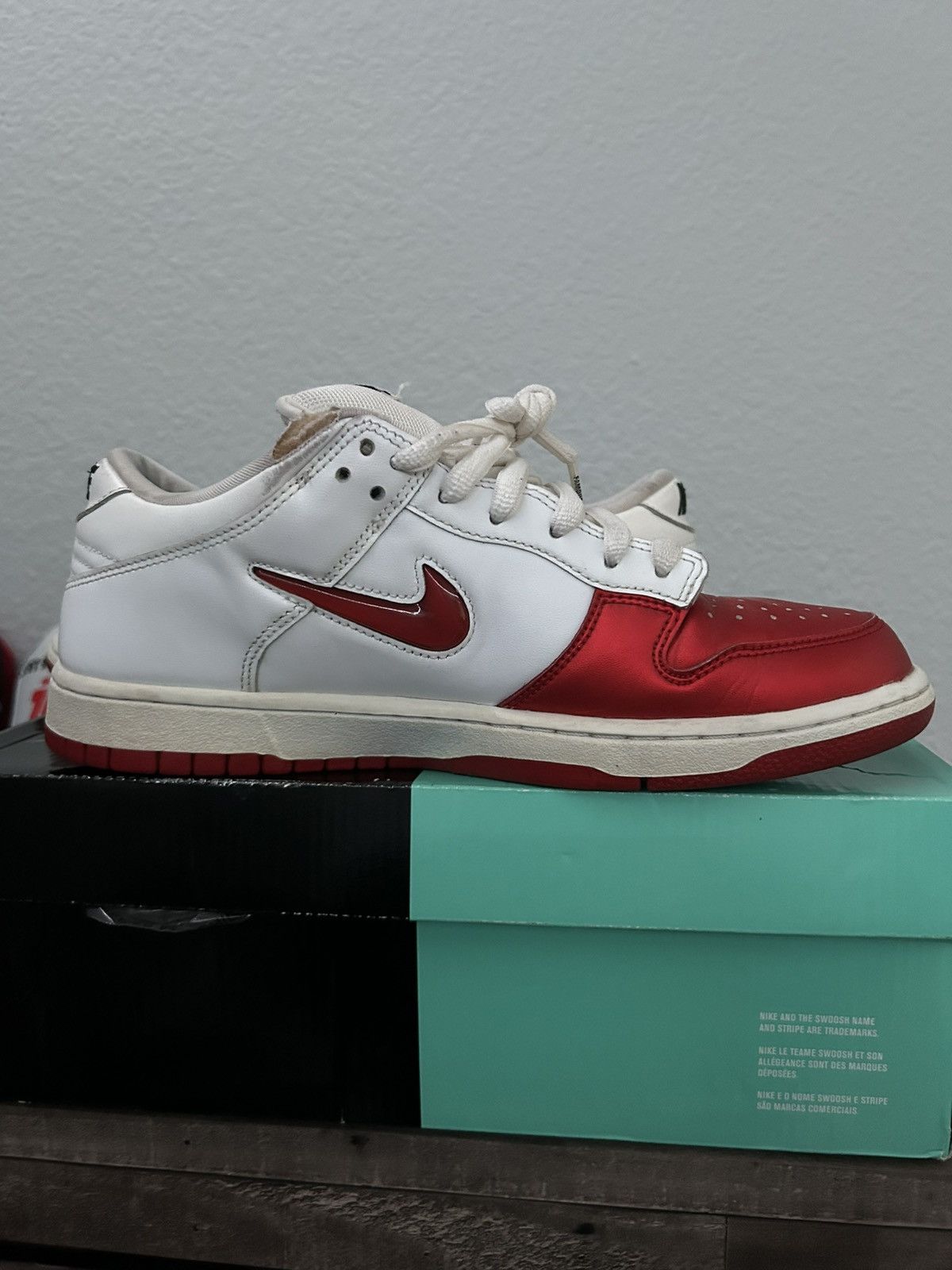 Supreme x Nike Dunk SB Low Varsity red