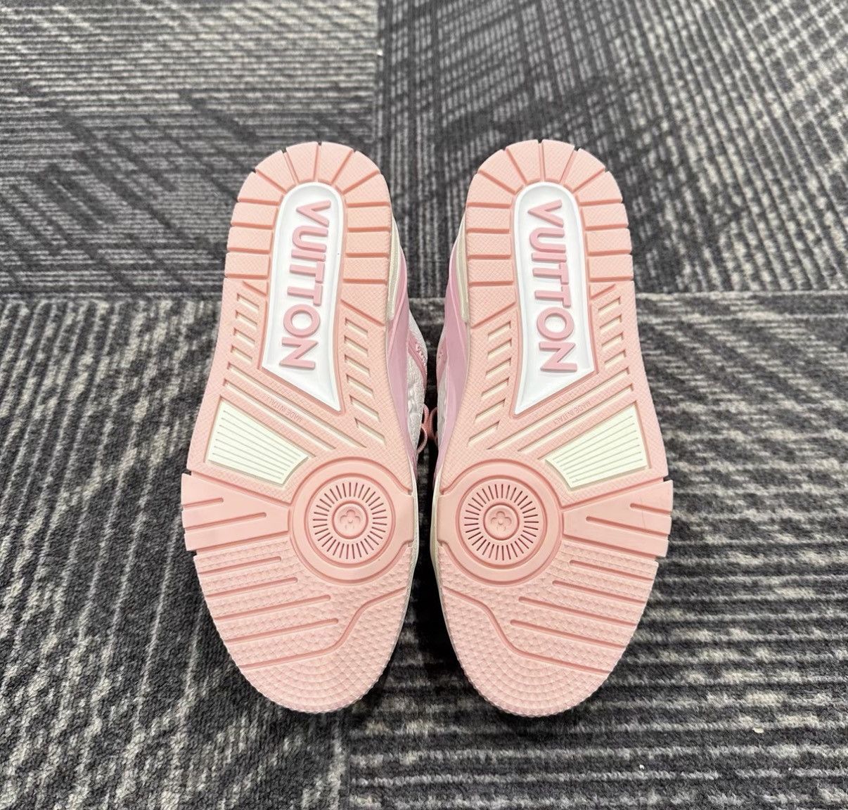 Louis Vuitton Louis Vuitton Trainer Rose Pink Sneakers J42 Size US 7.5 / IT 37.5 - 6 Thumbnail