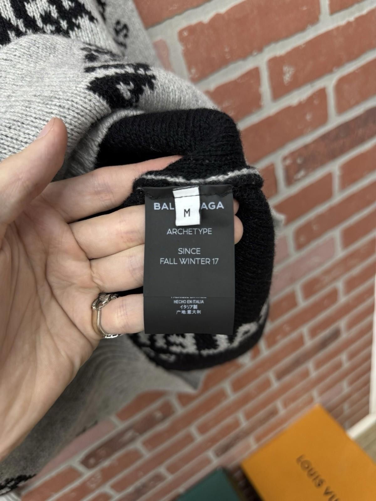 Balenciaga Size Medium- Balenciaga Knit Crewneck Grey Paris Logo $1500 Size US M / EU 48-50 / 2 - 11 Thumbnail