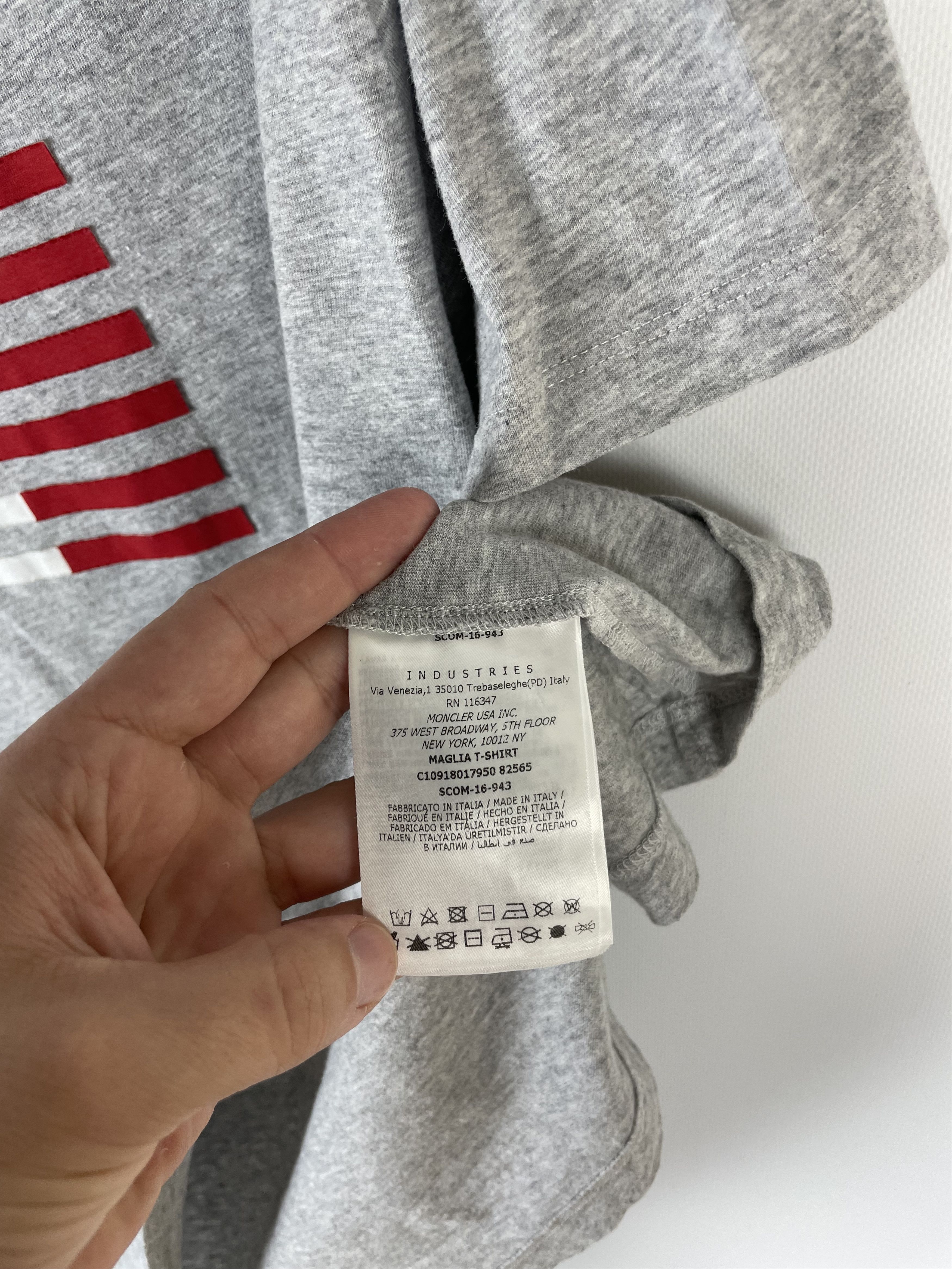 Moncler Moncler T-shirt Size US L / EU 52-54 / 3 - 7 Thumbnail