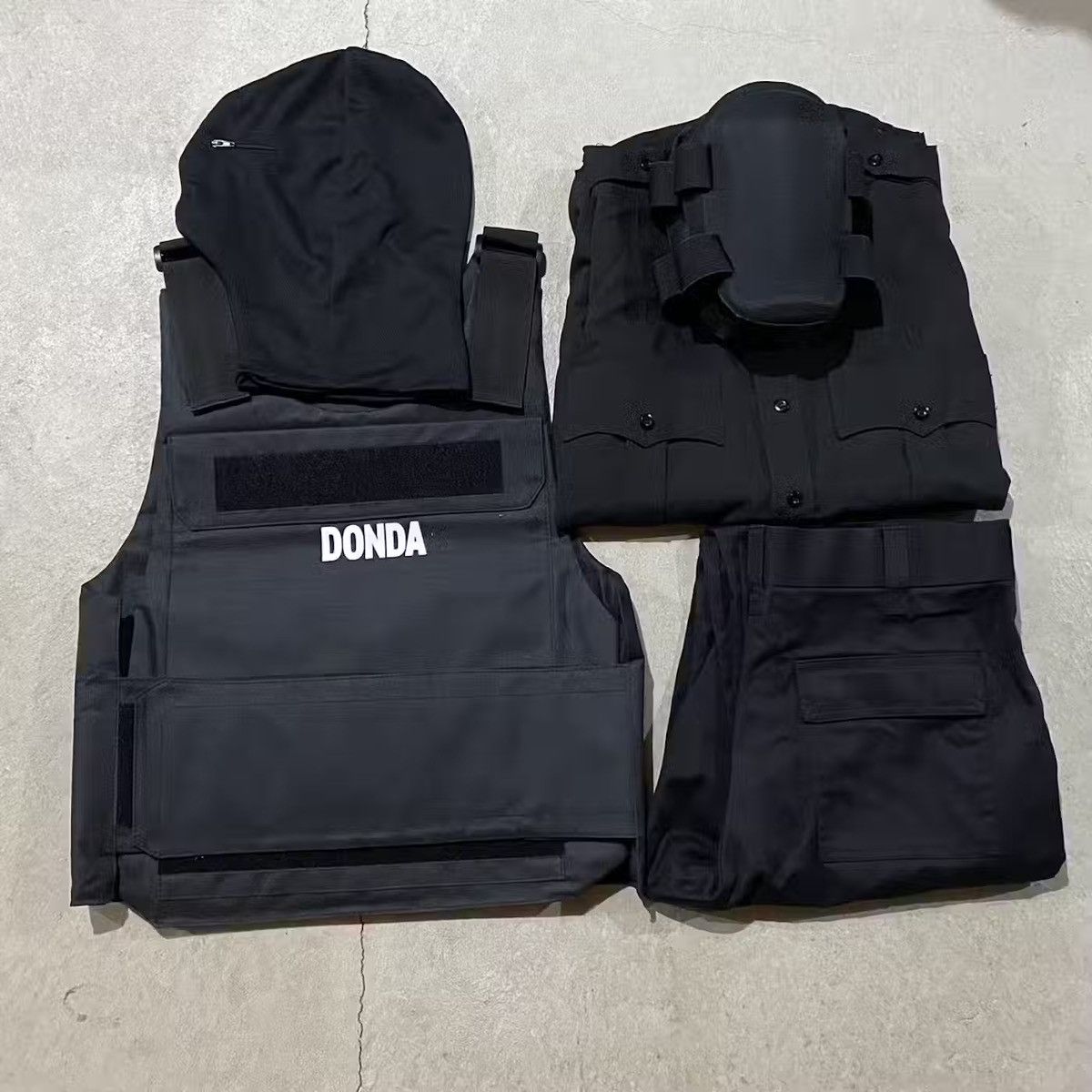 kanye-west-streetwear-kanye-west-donda-listening-party-dancer-outfit