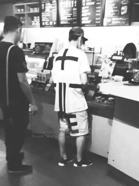 Givenchy Givenchy Loose Fit Cross Print T-Shirt Size US XXS / EU 40 - 3 Thumbnail