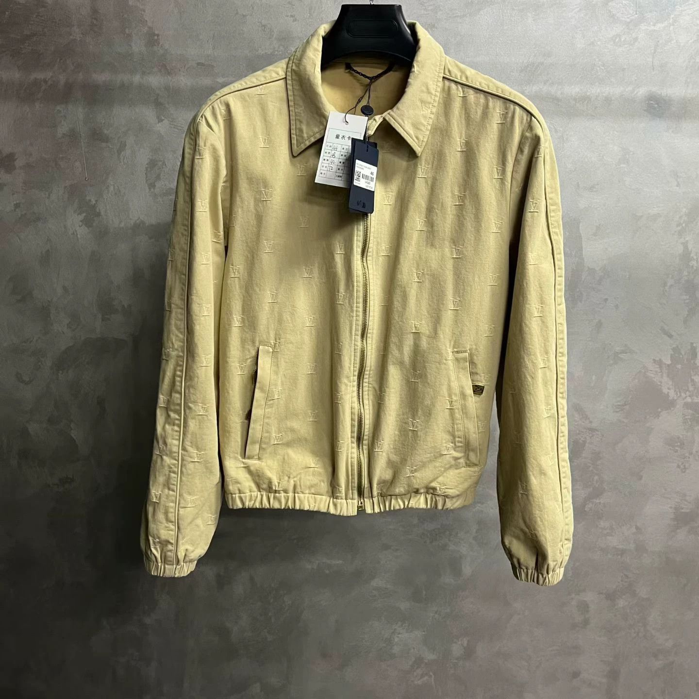 Louis Vuitton Louis Vuitton Beige Designer Casual Size XXL / US 16-18 / IT 52-54 - 1 Thumbnail