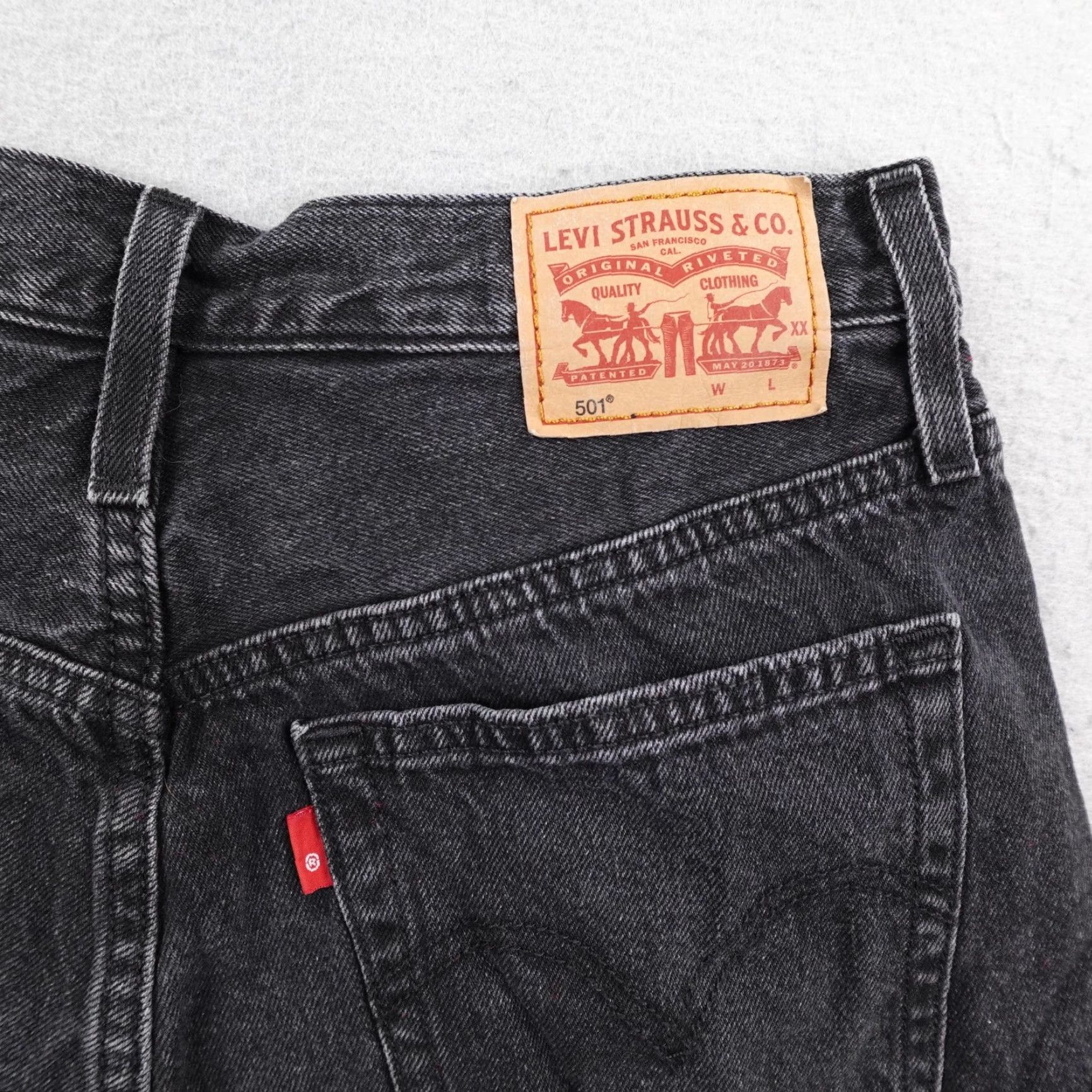 Levi's Levis Shorts Womens 27 Black 501 Denim Jorts Button Fly Frayed Distressed Size 27" / US 4 / IT 40 - 5 Thumbnail