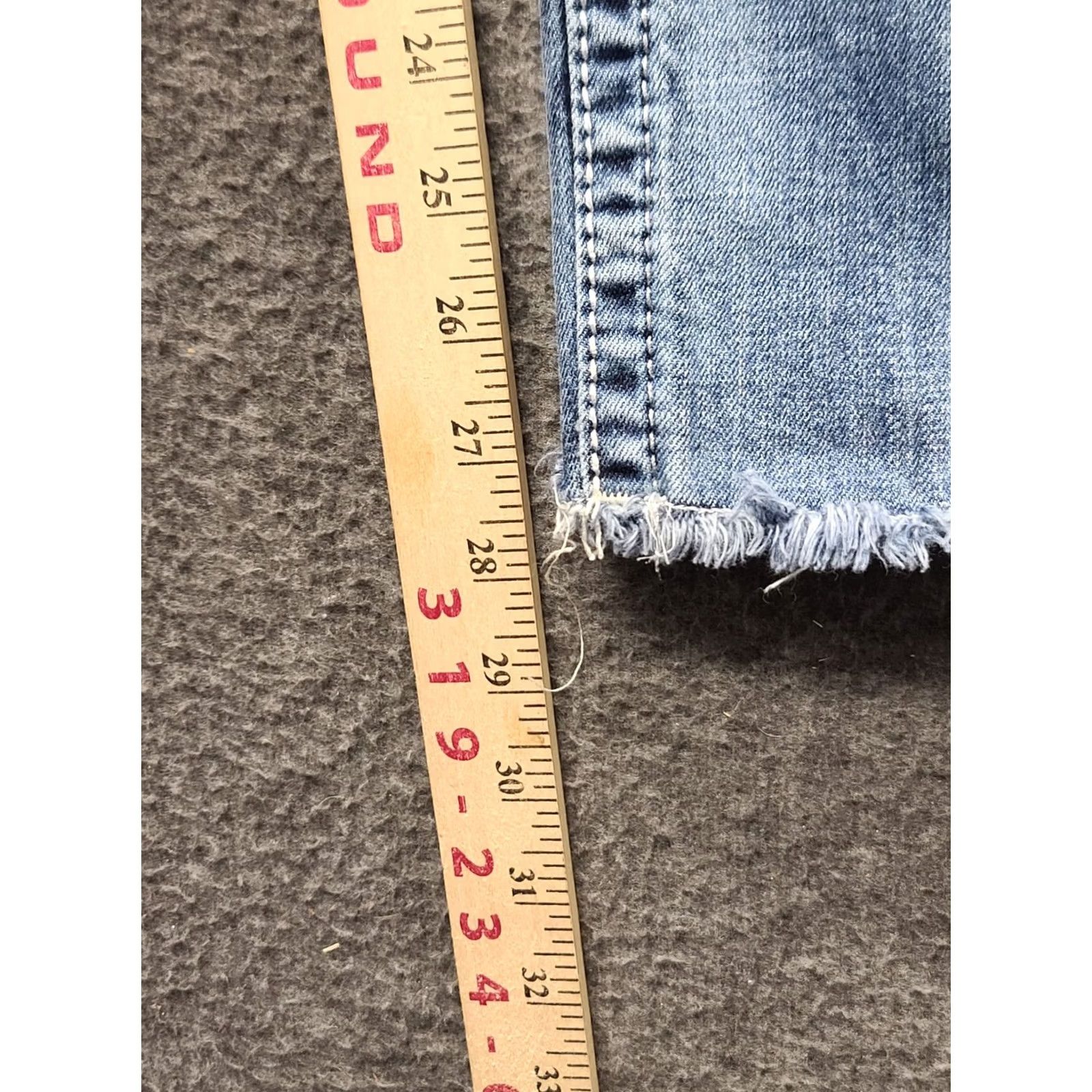 Miss Me Miss Me Jeans Womens 28x28 Signature Rise Cropped Distressed Thrashed Raw Hem Denim Cotton Spandex 5-Pocket Design Blue Cropped Regular Womens Jeans Size 28" / US 6 / IT 42 - 6 Thumbnail