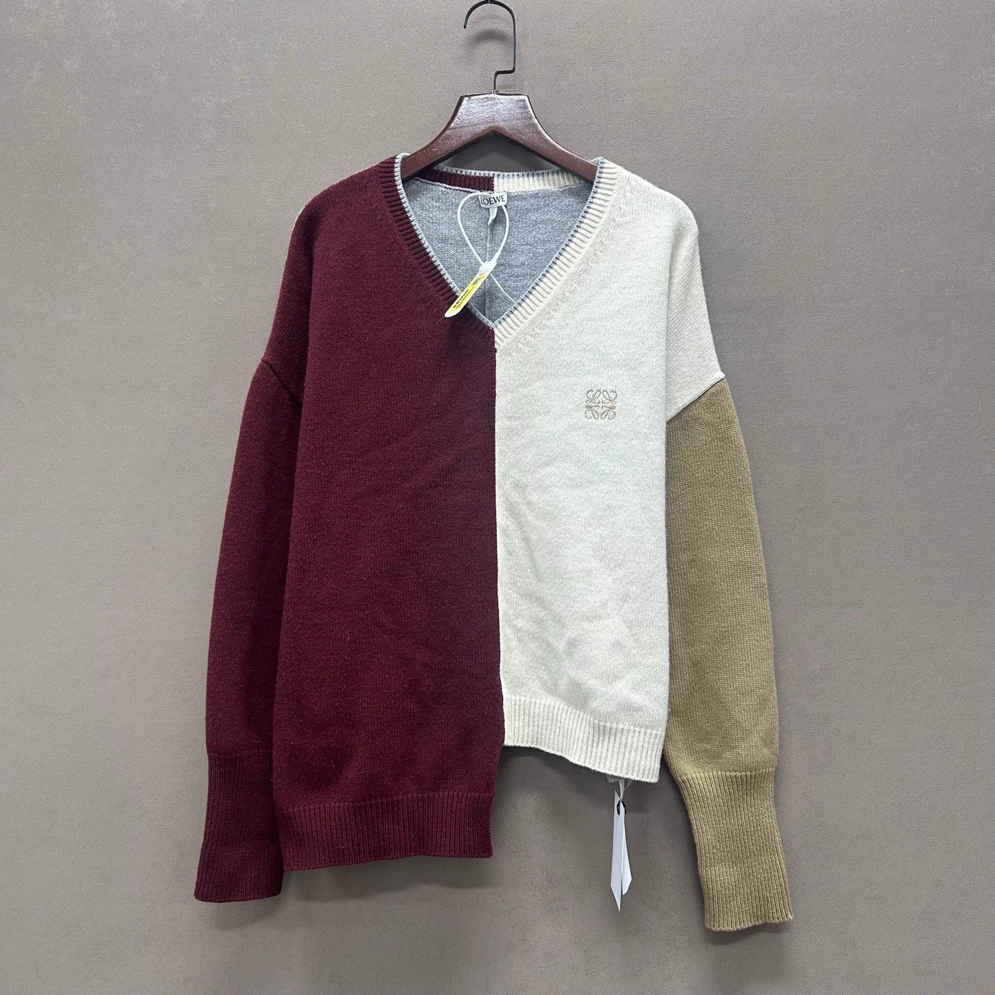 Loewe Loewe color blocked logo embroidered XS 99 sweater Size XS / US 0-2 / IT 36-38 - 1 Thumbnail