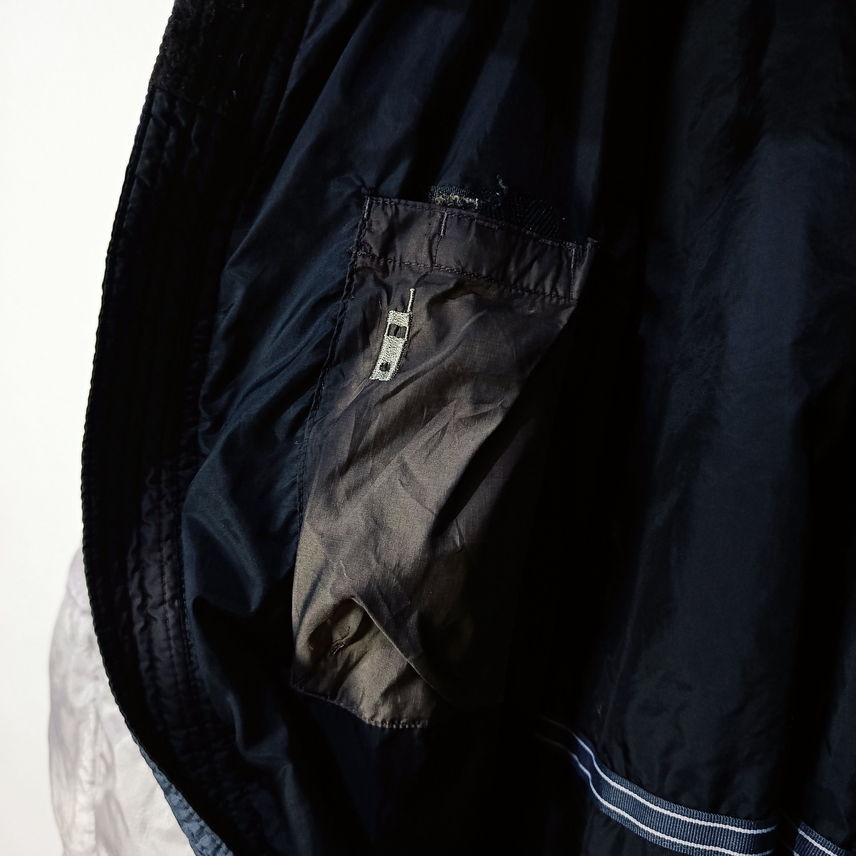 Nike Nike Metallic Silver Vintage Puffer Jacket Y2K Size US L / EU 52-54 / 3 - 6 Thumbnail