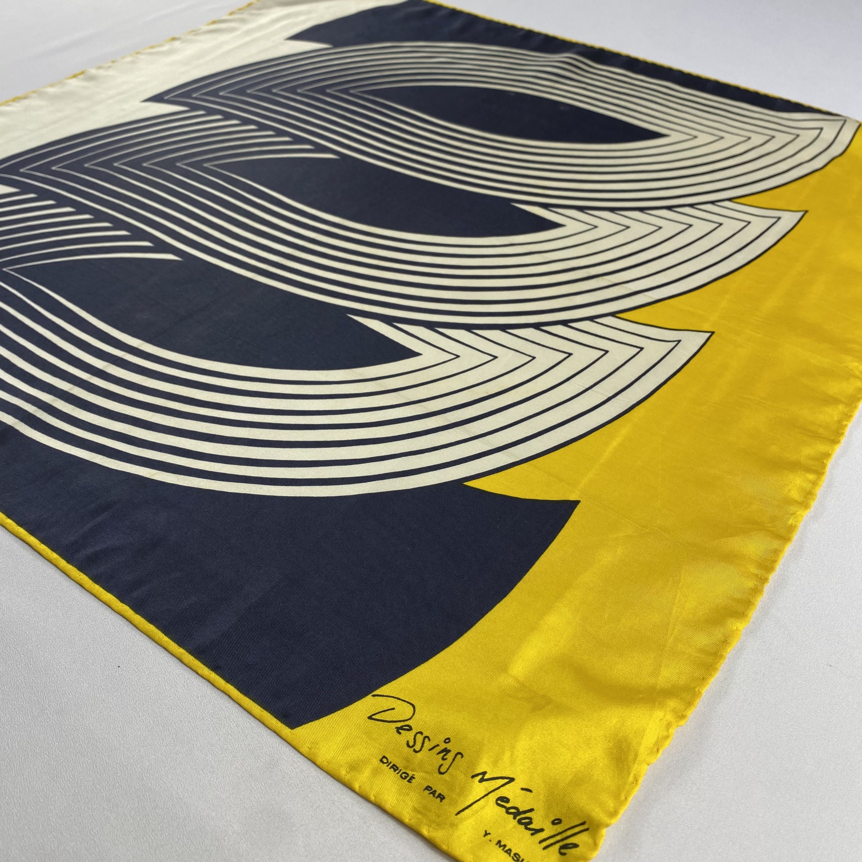 Vintage Dessins Medaille Bandana/ Handkerchief / Neckerchief-P1283 Size ONE SIZE - 2 Thumbnail