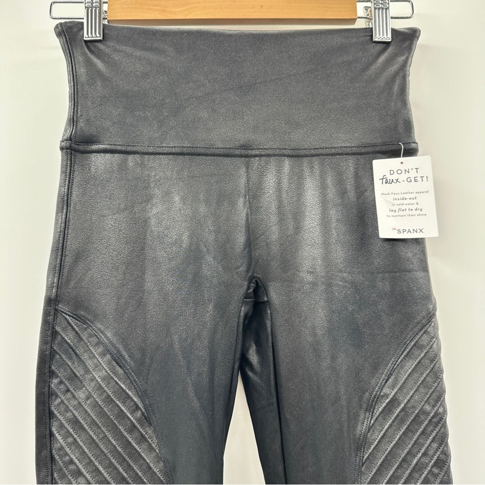 Spanx Spanx Faux Leather Mid Rise Moto Leggings in Very Black Sz M Size 25" / US 0 / IT 36 - 4 Thumbnail