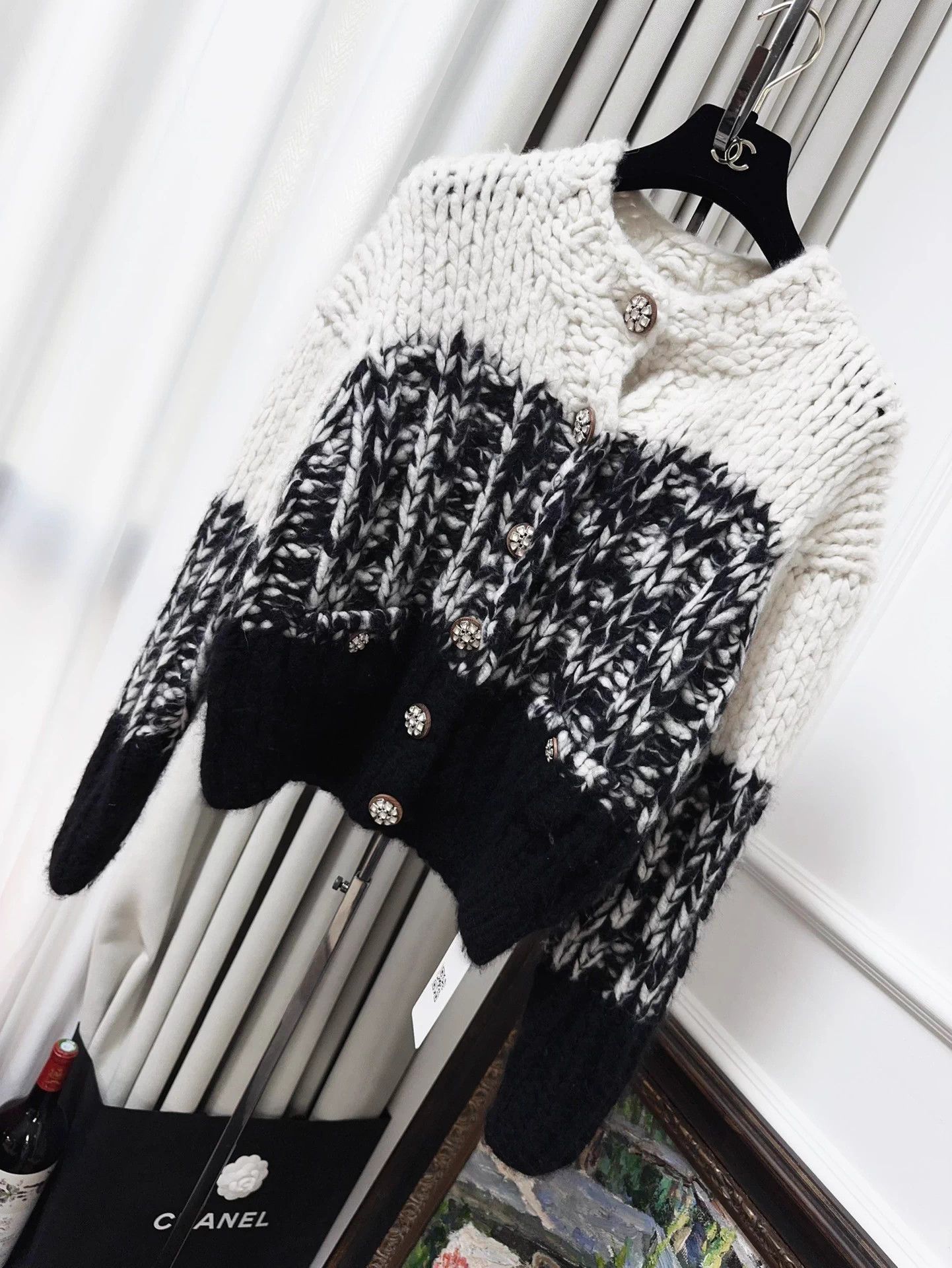 Chanel Chanel 19K Snowy Gem Button Black & White Chunky Cardi 36 BN Size XS / US 0-2 / IT 36-38 - 1 Thumbnail