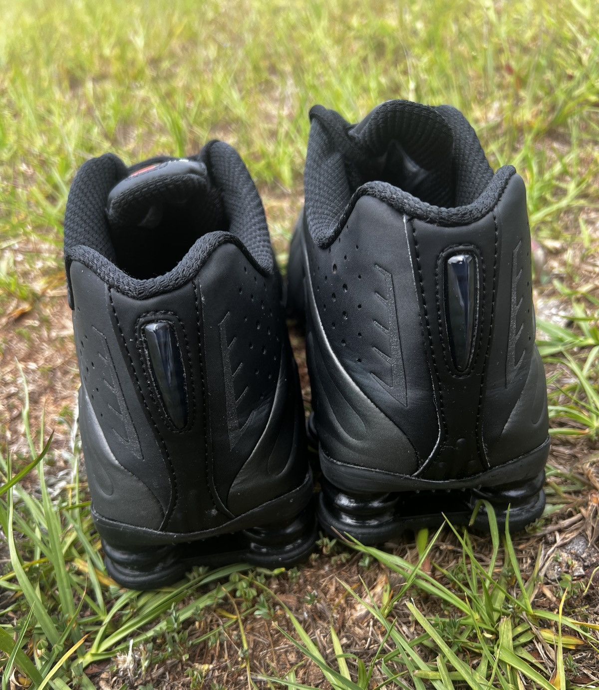 Nike CLEAN Nike size 10.5 Mens Shox R4 Triple Black shoes Size US 10.5 / EU 43-44 - 10 Thumbnail