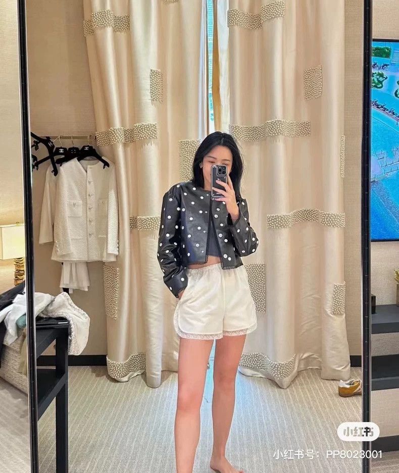 Chanel Chanel 23S popular white lace shorts Size 42" / US 20 - 6 Thumbnail