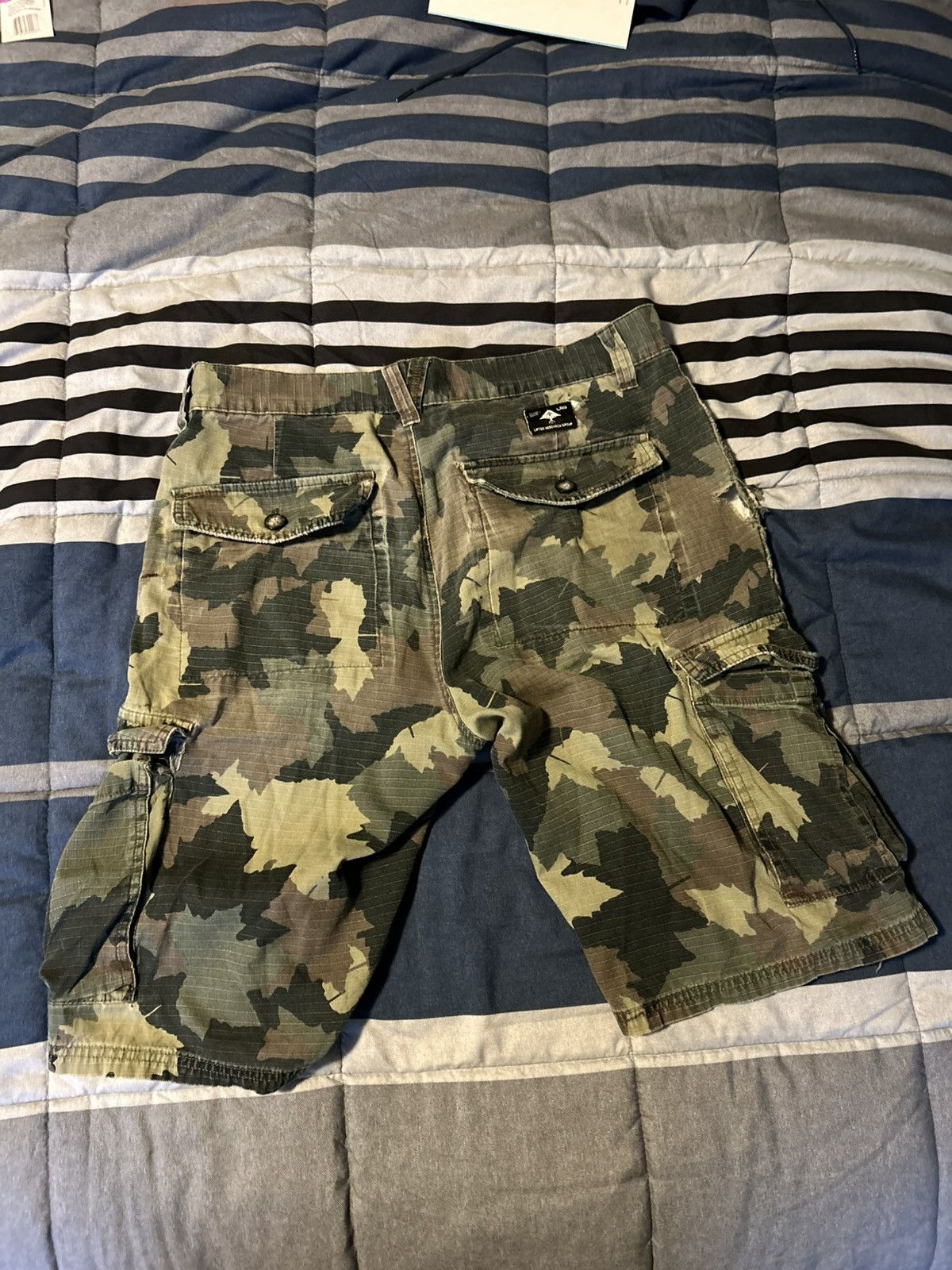 Vintage Vintage cargo camo shorts with patches Size US 32 / EU 48 - 3 Thumbnail