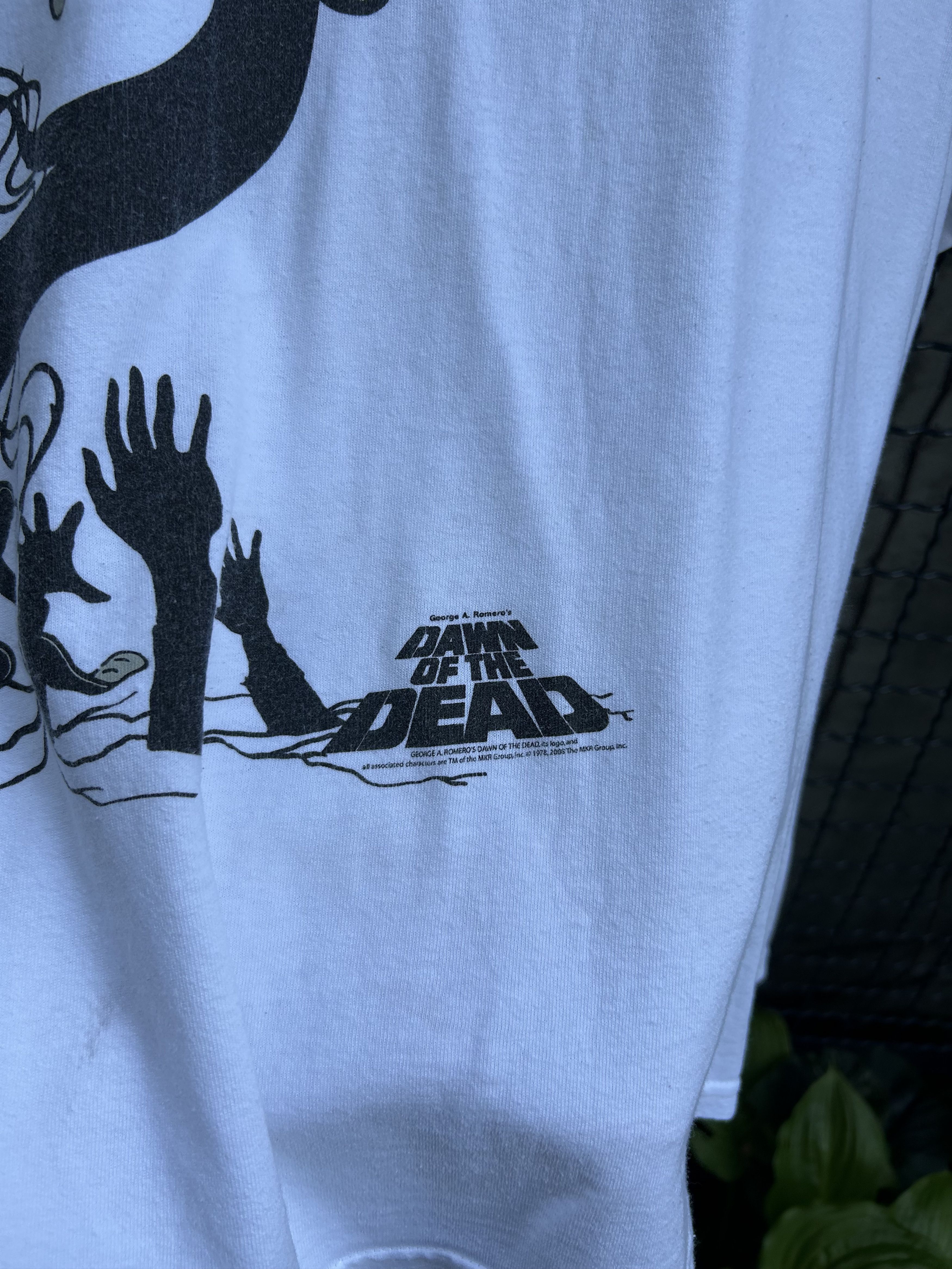 Vintage Vintage 2006 Dawn of the Dead Horror Movie T-shirt Size US XL / EU 56 / 4 - 5 Thumbnail