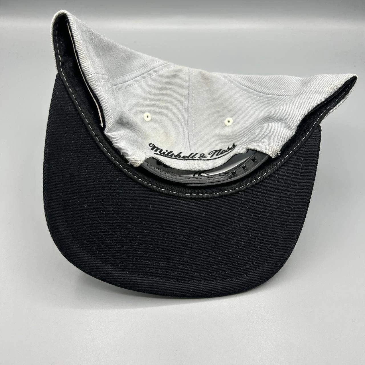 Mitchell & Ness Brooklyn Nets Hat Men Gray Black Embroidered Snap Back Wool Size ONE SIZE - 3 Thumbnail