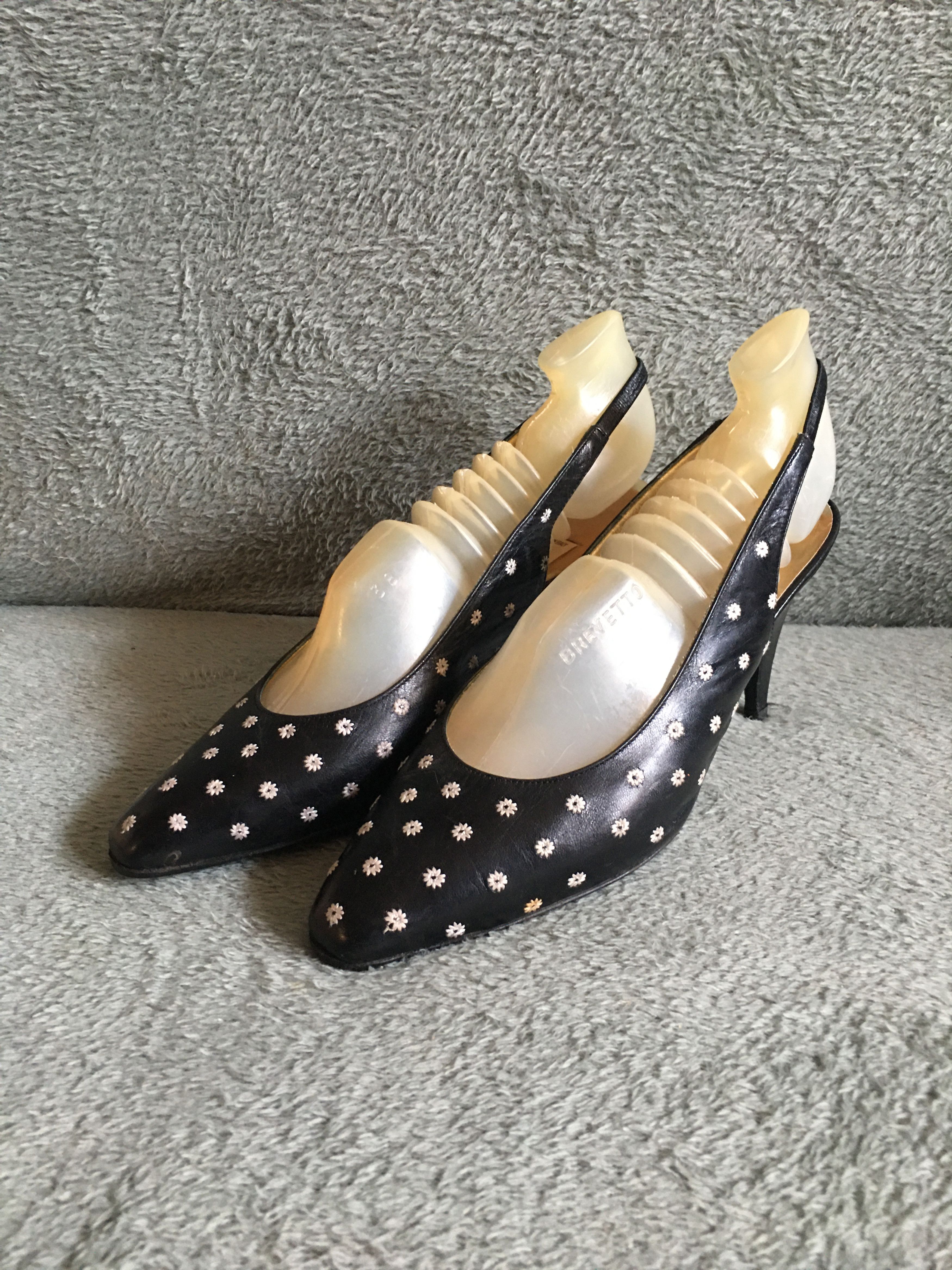Valentino Valentino Garavani Leather Flowers Design Heels Size 8.5 Size US 8.5 / IT 38.5 - 3 Thumbnail