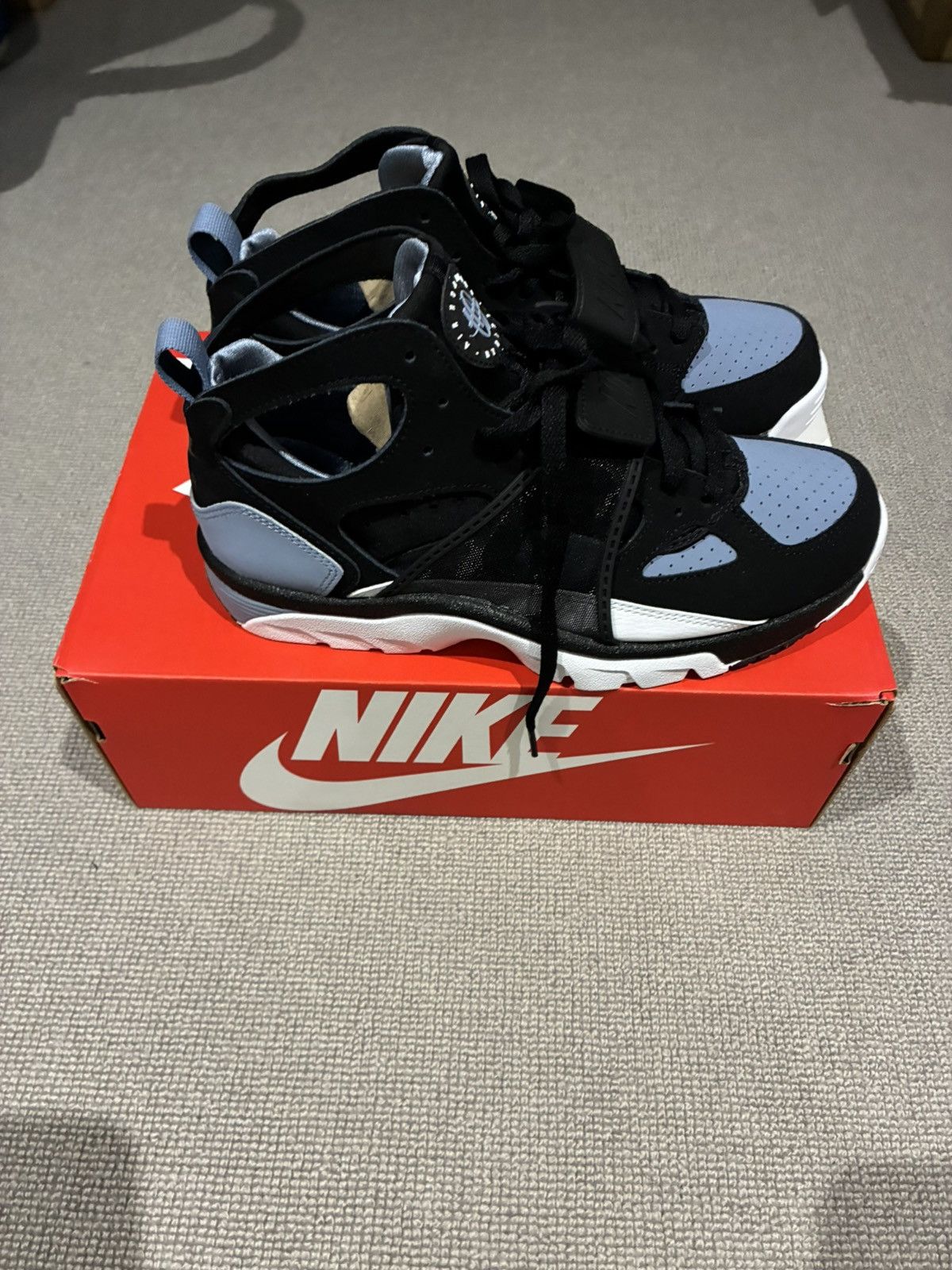 Nike Nike Air Trainer Huarache OG Black Cool Blue Men 8.5uk Size US 8.5 / EU 41-42 - 1 Thumbnail