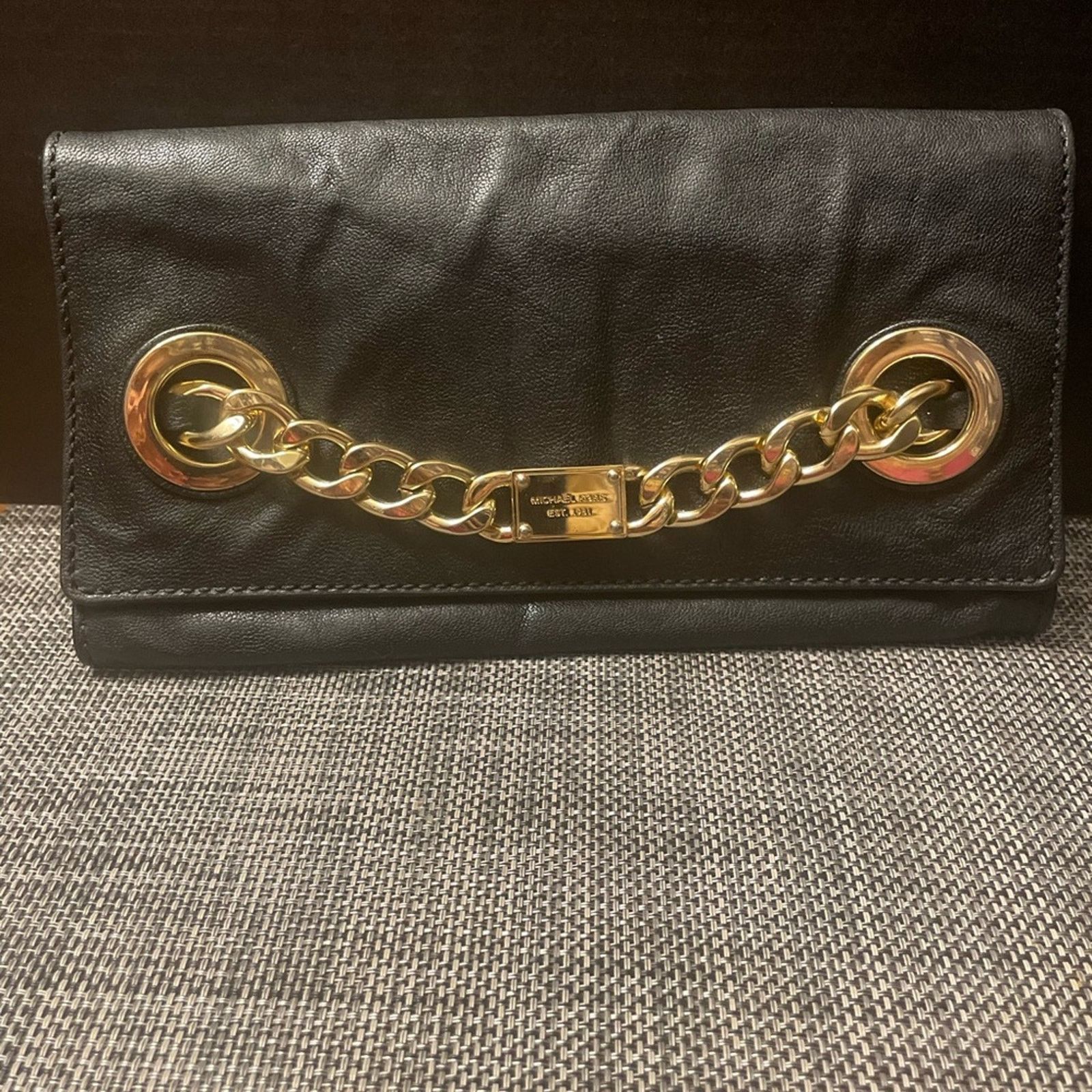 Michael Kors Michael Kors - Black clutch with gold chain Size ONE SIZE - 2 Thumbnail