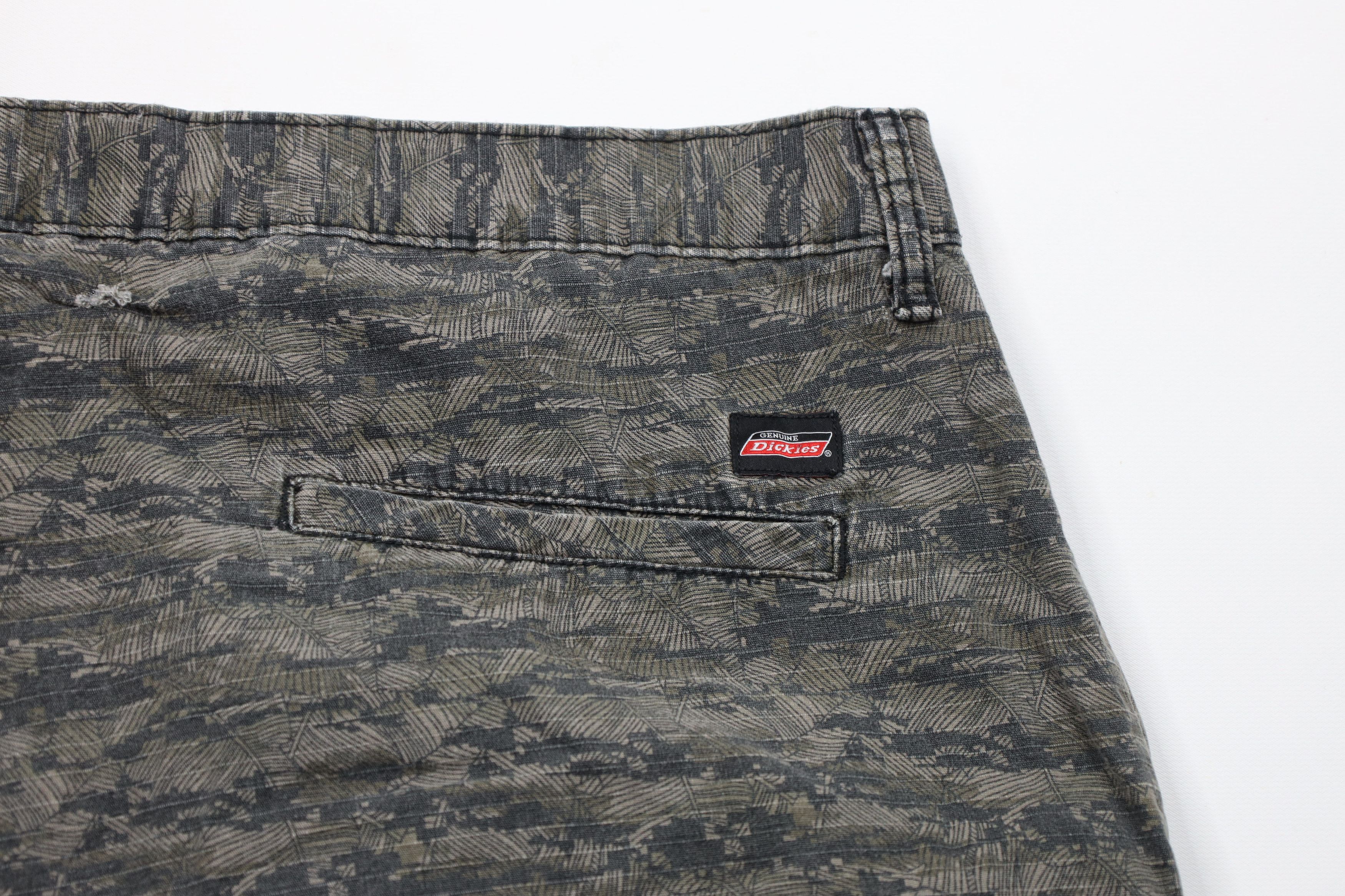 Dickies Vintage Dickies Relaxed Fit Digi Camouflage Shorts Cotton Size US 38 / EU 54 - 11 Thumbnail