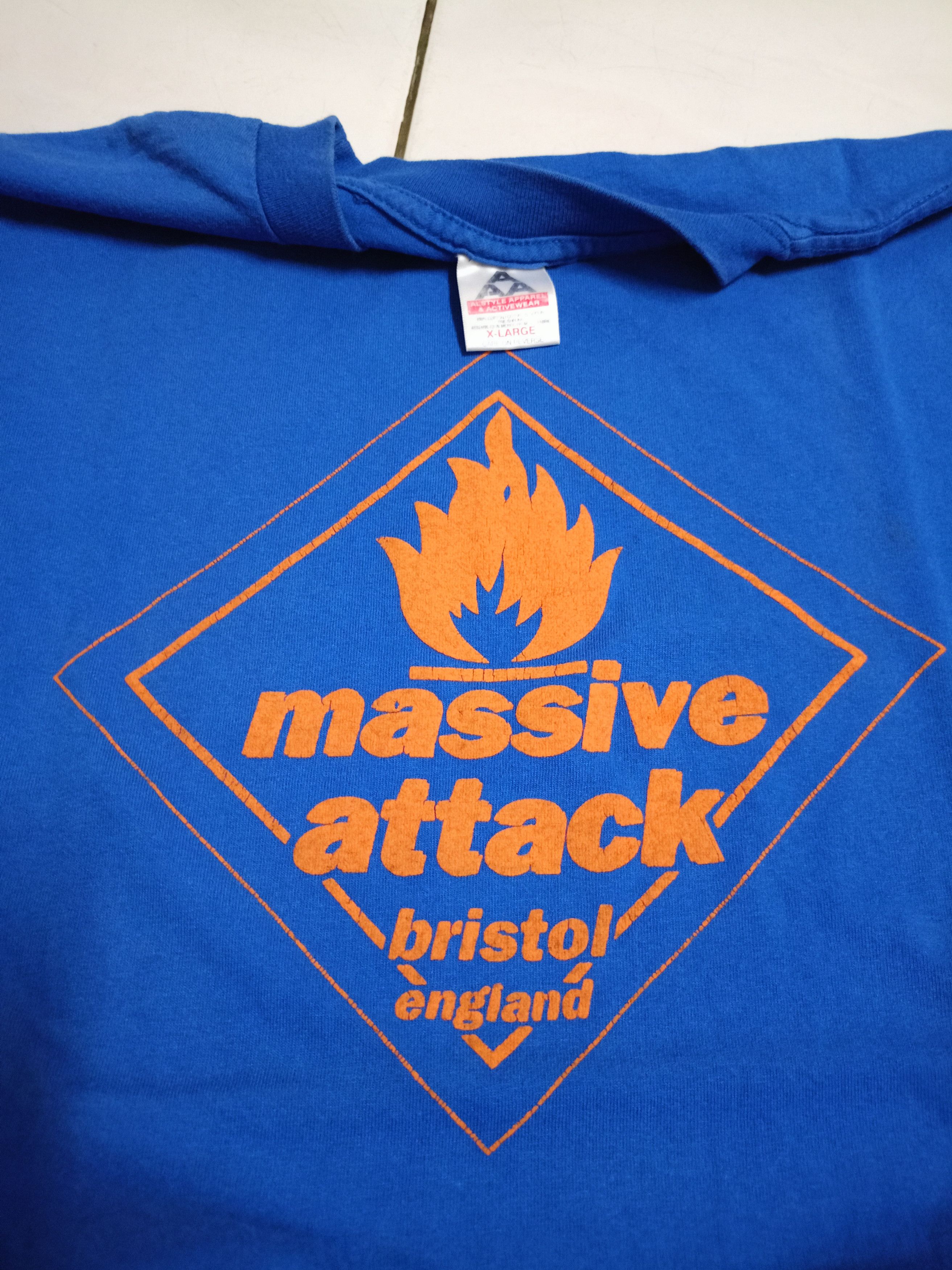 Band Tees Vintage massive attack band t shirt Size US XL / EU 56 / 4 - 2 Thumbnail