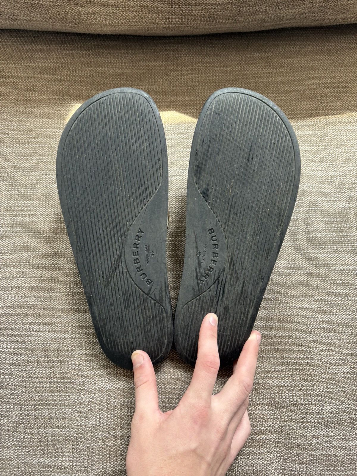 Burberry burberry mens slides Size US 9 / EU 42 - 3 Thumbnail