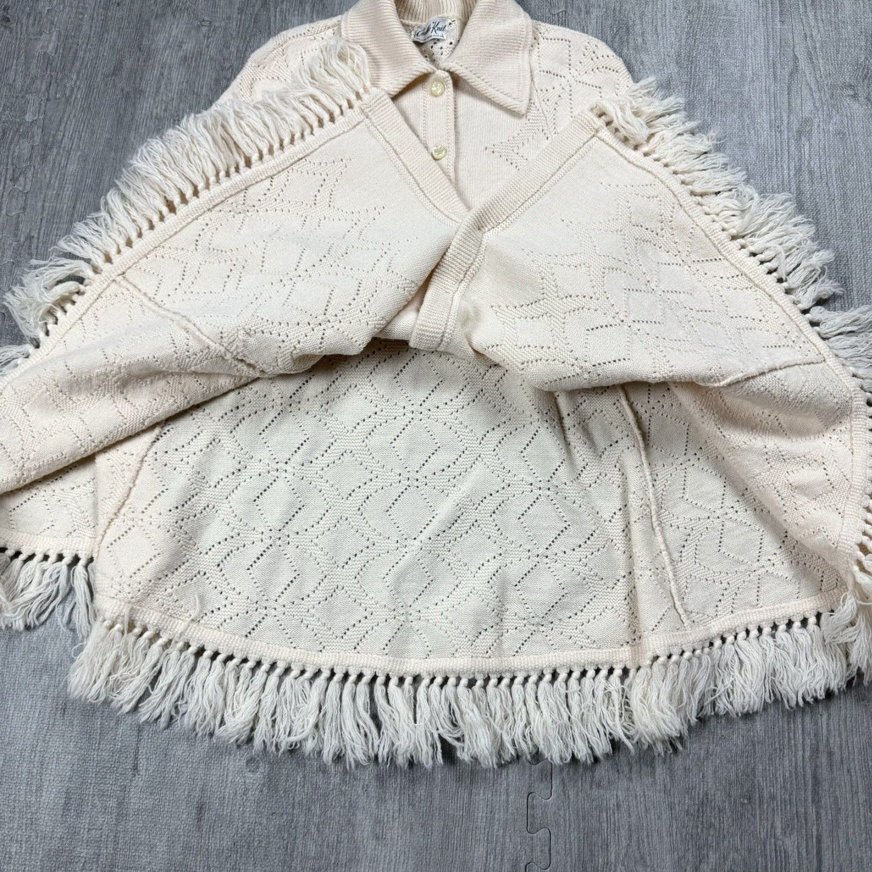 Vintage VINTAGE Cuddle Knit Boho Capes Womens One Size Ivory Geometric Knit Sweater Poncho Shawl 60s 70s Size ONE SIZE - 6 Thumbnail