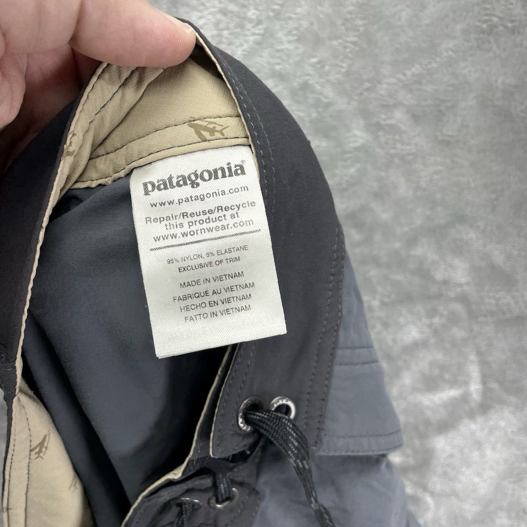 Patagonia Patagonia Bottom Men 40 Surf Wavefarer Scallop Hem Beach Swim 7" Gray Nylon Spandex Quick Dry Pockets Drawstring Board Shorts Vintage No Size US 40 / EU 56 - 5 Thumbnail