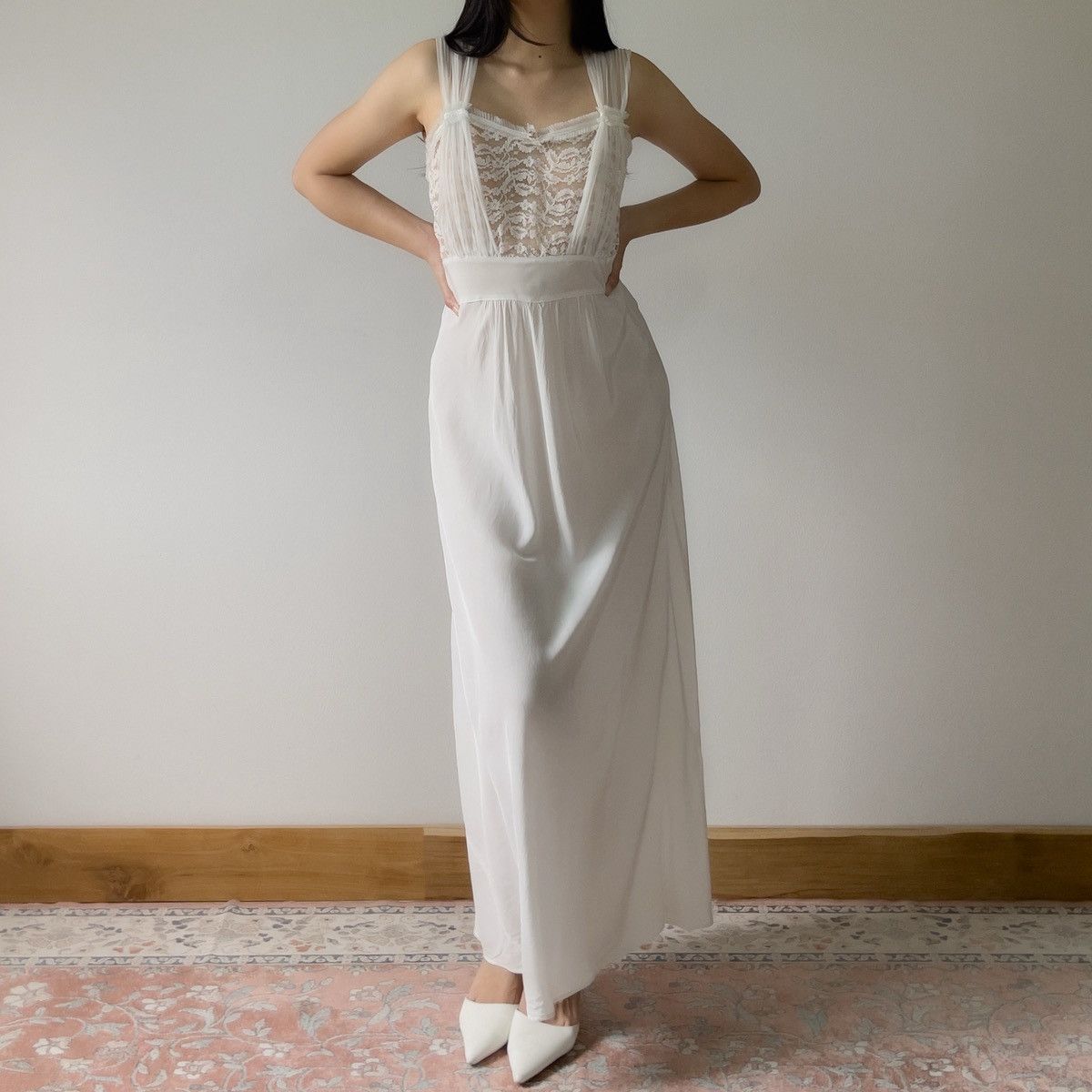 Vintage Vintage 1950s Ice Blue Rayon Nightgown (M–L) Size L / US 10 / IT 46 - 4 Thumbnail