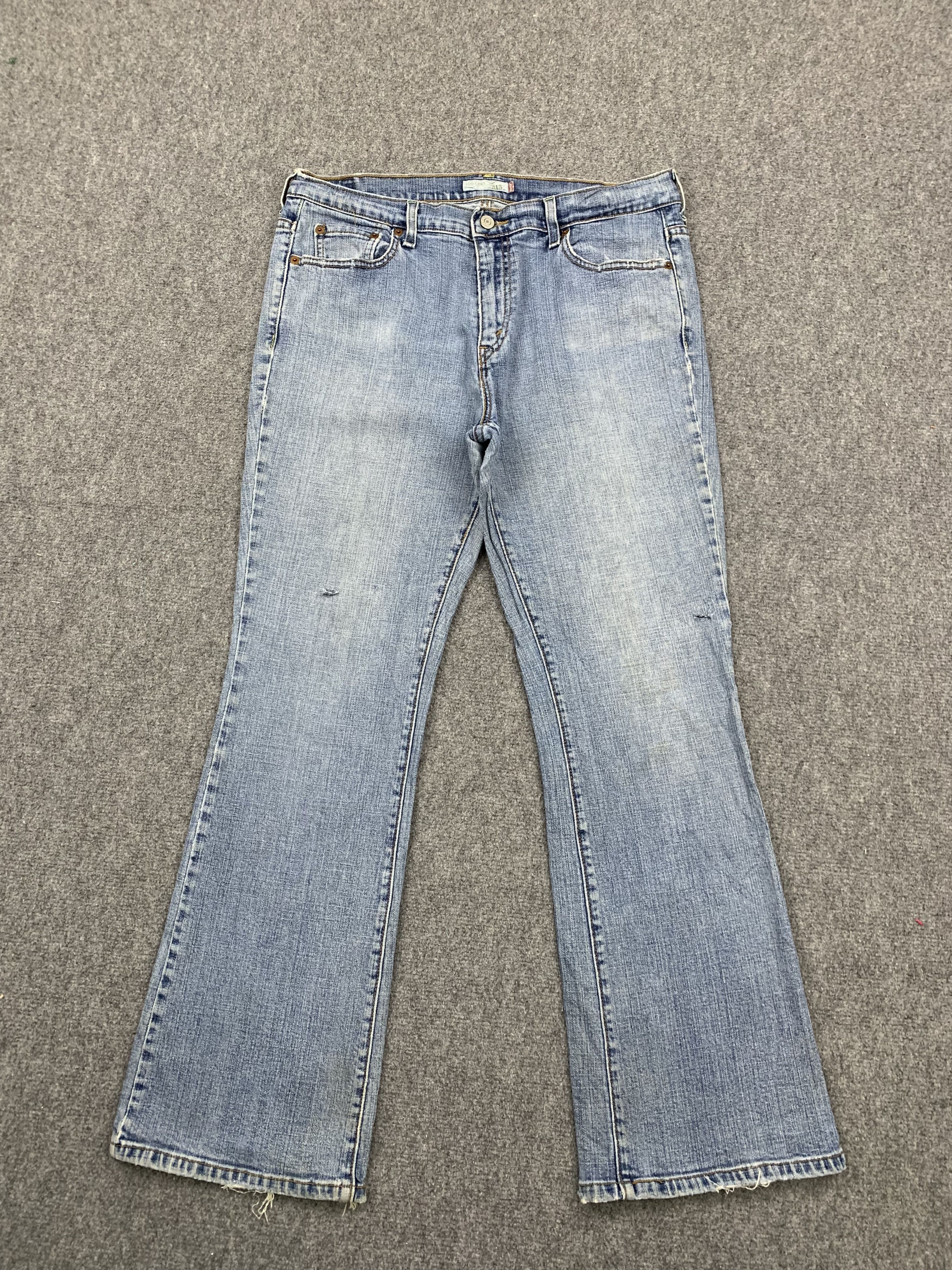 image of Levis 524 Flared Bootcut Bell Bottom Jeans in Blue Denim, Men's (Size 32)