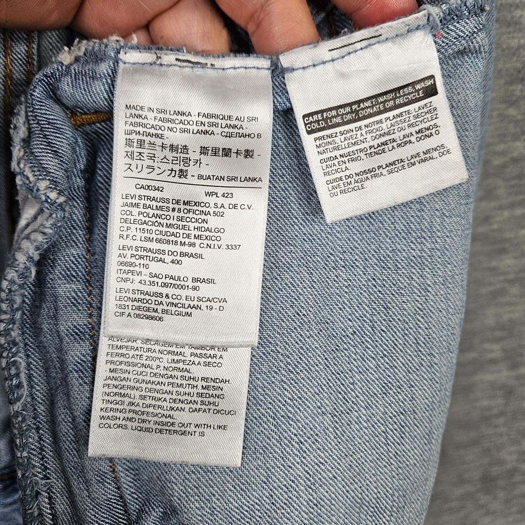 Levi's Levi’s Premium Women’s Blue Denim Trucker Jacket XS Jacket Women Regular Blue Denim Zip Button Logo 80s? Size XS / US 0-2 / IT 36-38 - 6 Thumbnail
