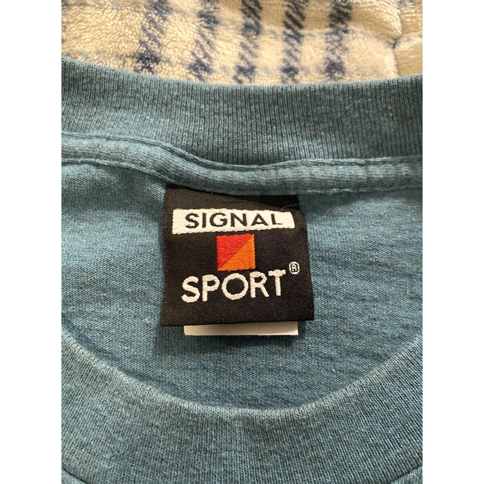 Vintage VINTAGE Signal Sport T-Shirt Wolf Pack Blue Adult XL Wolf Graphic Print All Seasons Short Sleeve Crew Neck 90s Unisex Men Women Size US XL / EU 56 / 4 - 3 Thumbnail