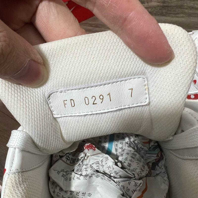Louis Vuitton Nigo x Louis Vuitton White and Red Sneakers -2508 Size US 8 / EU 41 - 3 Thumbnail